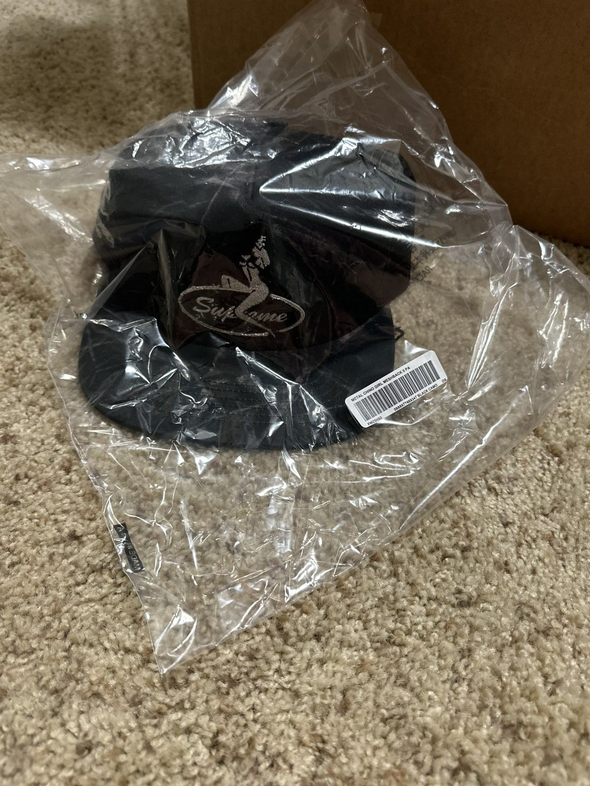 Supreme SUPREME METAL CHINO GIRL MESHBACK 5 PANEL HTC BLACK CAMO DS Size ONE SIZE - 1 Thumbnail