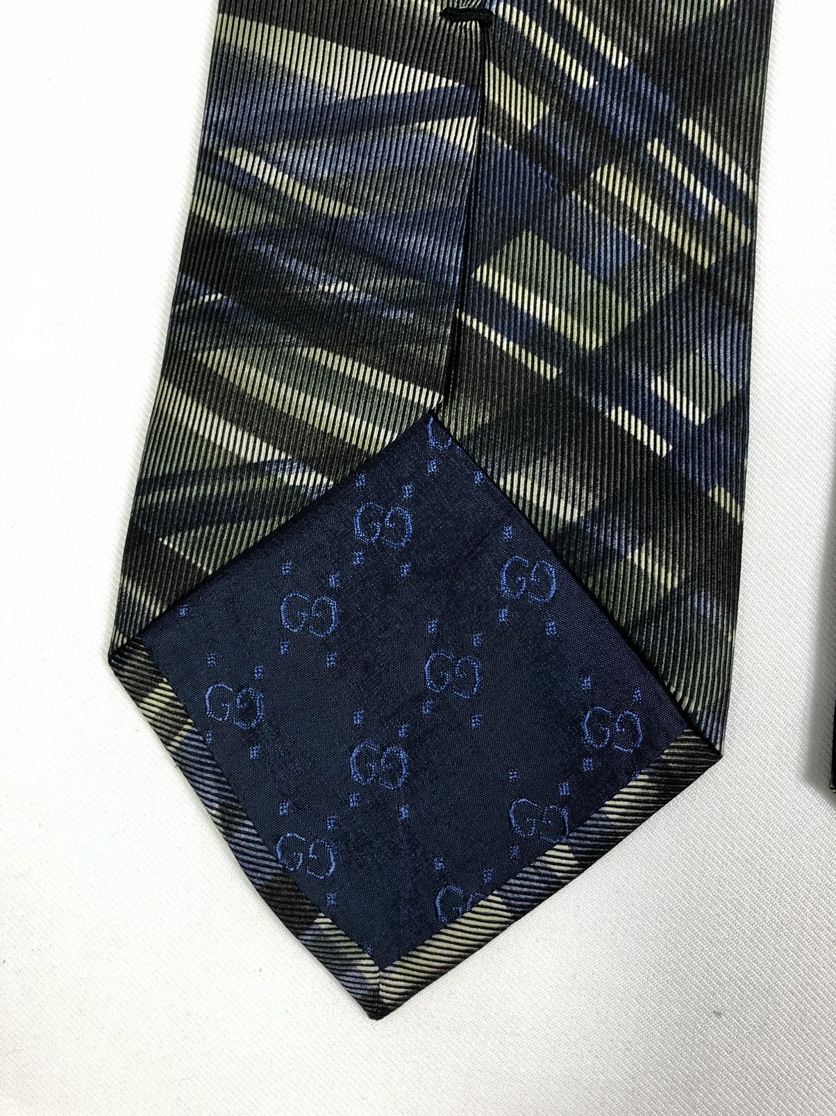Gucci Rare Gucci Abstract Silk Tie Made in Italy Size ONE SIZE - 7 Thumbnail
