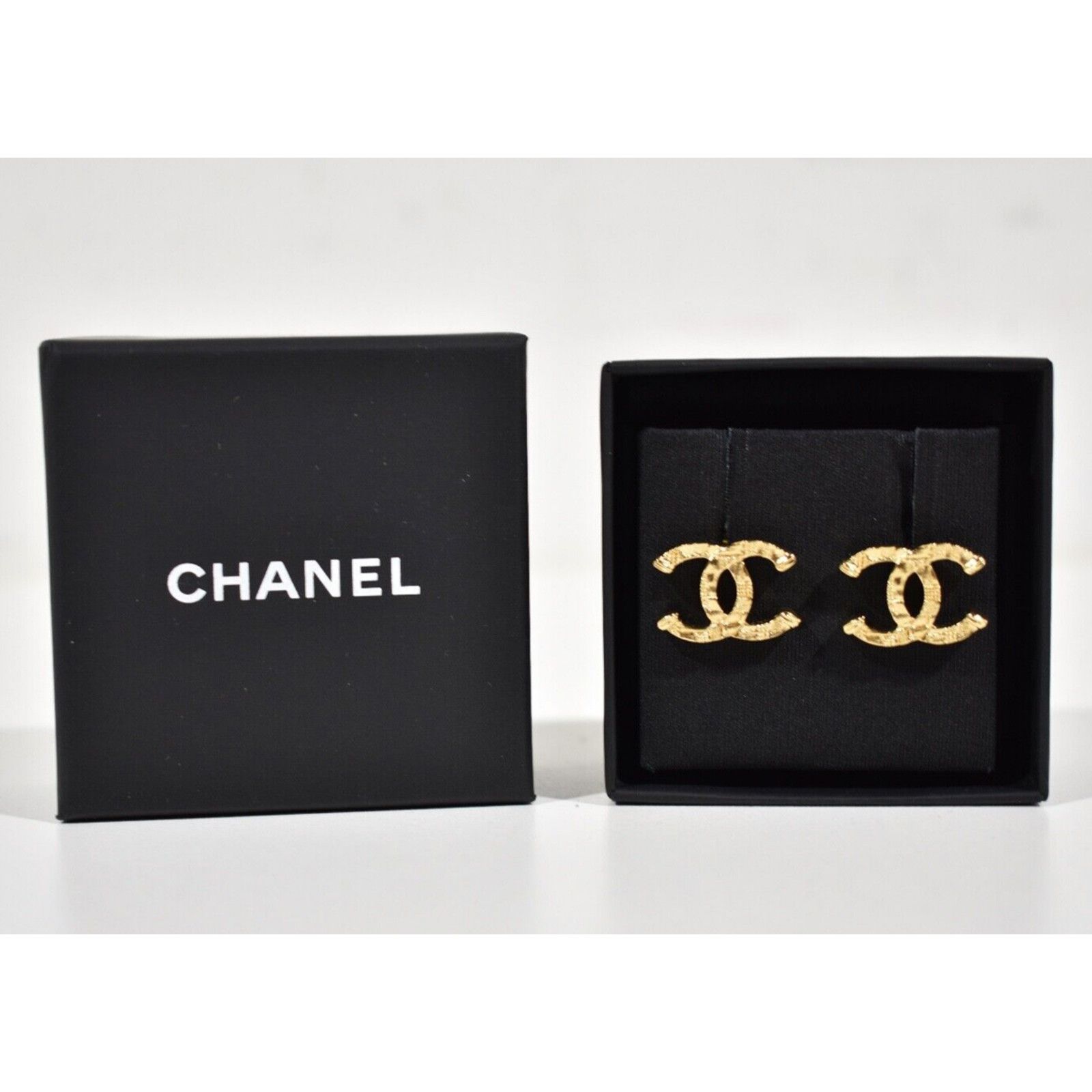 Chanel Chanel Gold Hammered Interlocking Statement Stud Earrings Size ONE SIZE - 2 Thumbnail