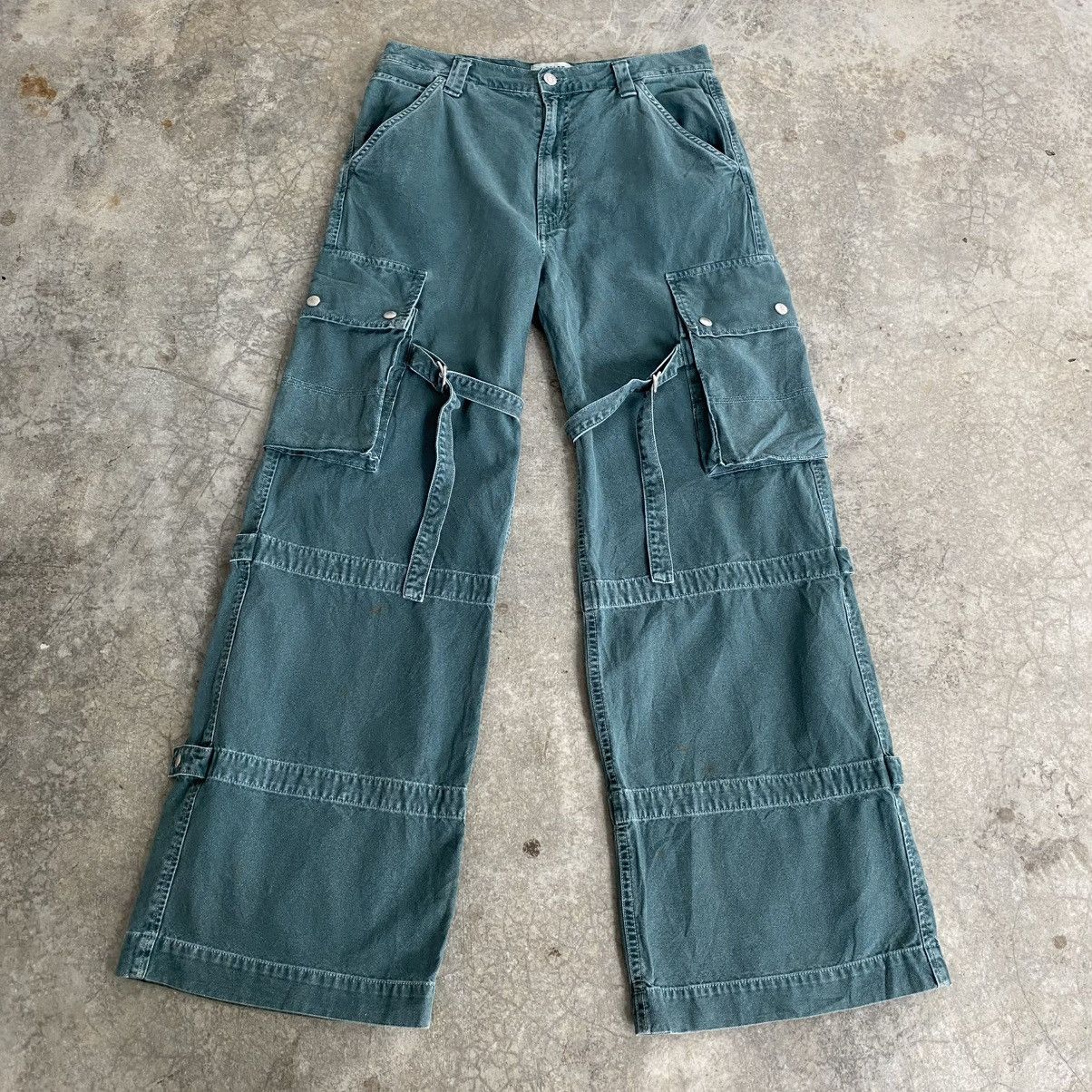 Agolde AGOLDE Bondage Strap Rave Vivian Flared Cargo Pants Size US 32 / EU 48 - 2 Thumbnail