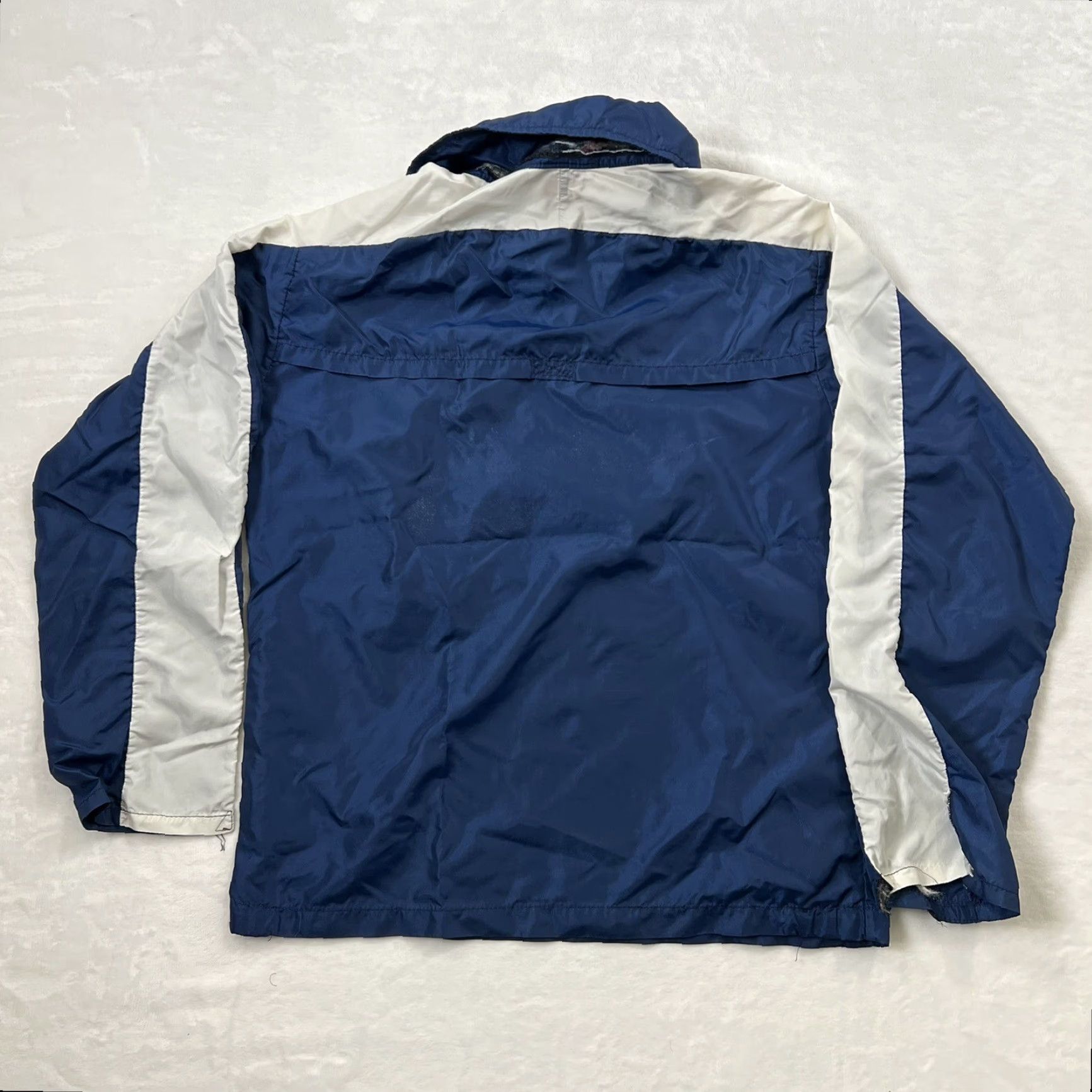 Nike VINTAGE Nike Windbreaker Jacket Nike Air Blue White 80s Windbreaker Mens S Blue Striped Zip Jacket Size US S / EU 44-46 / 1 - 7 Thumbnail