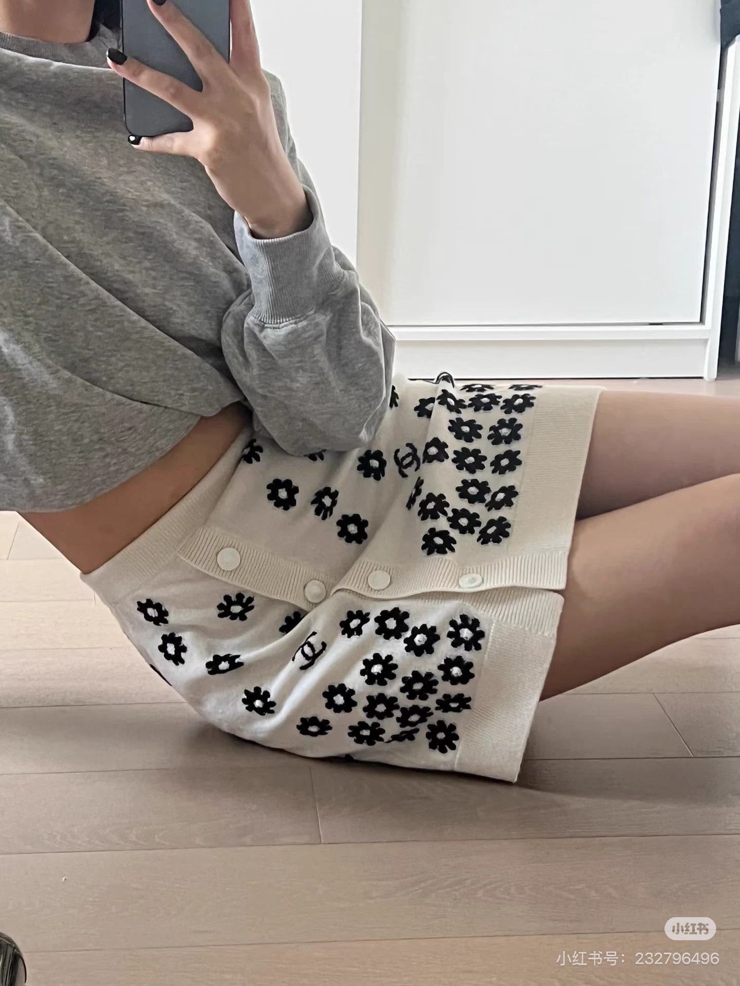 Chanel Chanel22P White Daisy Cashmere Skirt FR34 MINT Size 25" / US 0 / IT 36 - 8 Thumbnail