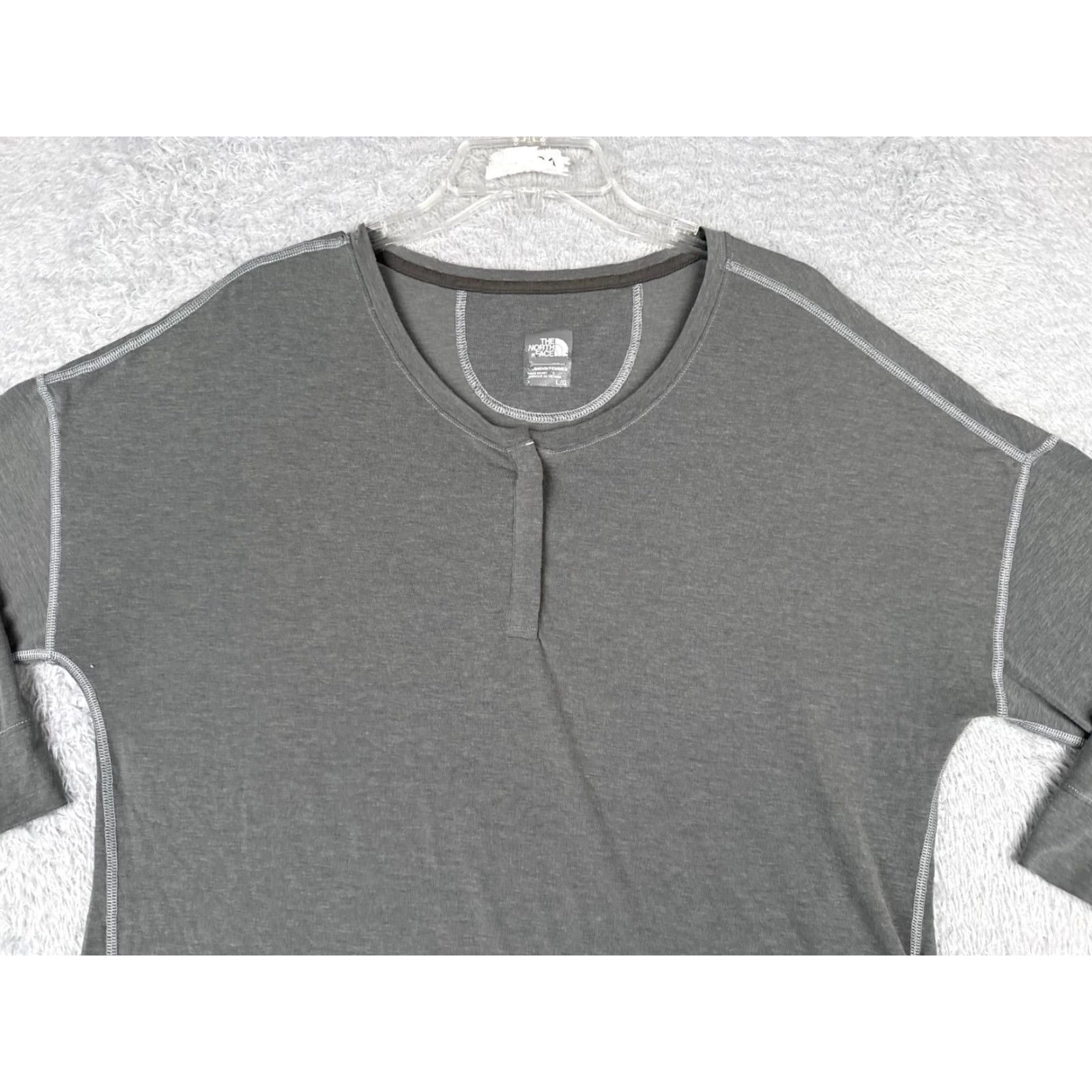 The North Face The North Face Shirt Womens L Gray Henley 3/4 Sleeve Polyester Blend Hike Vintage Casual Womens Size L / US 10 / IT 46 - 4 Thumbnail