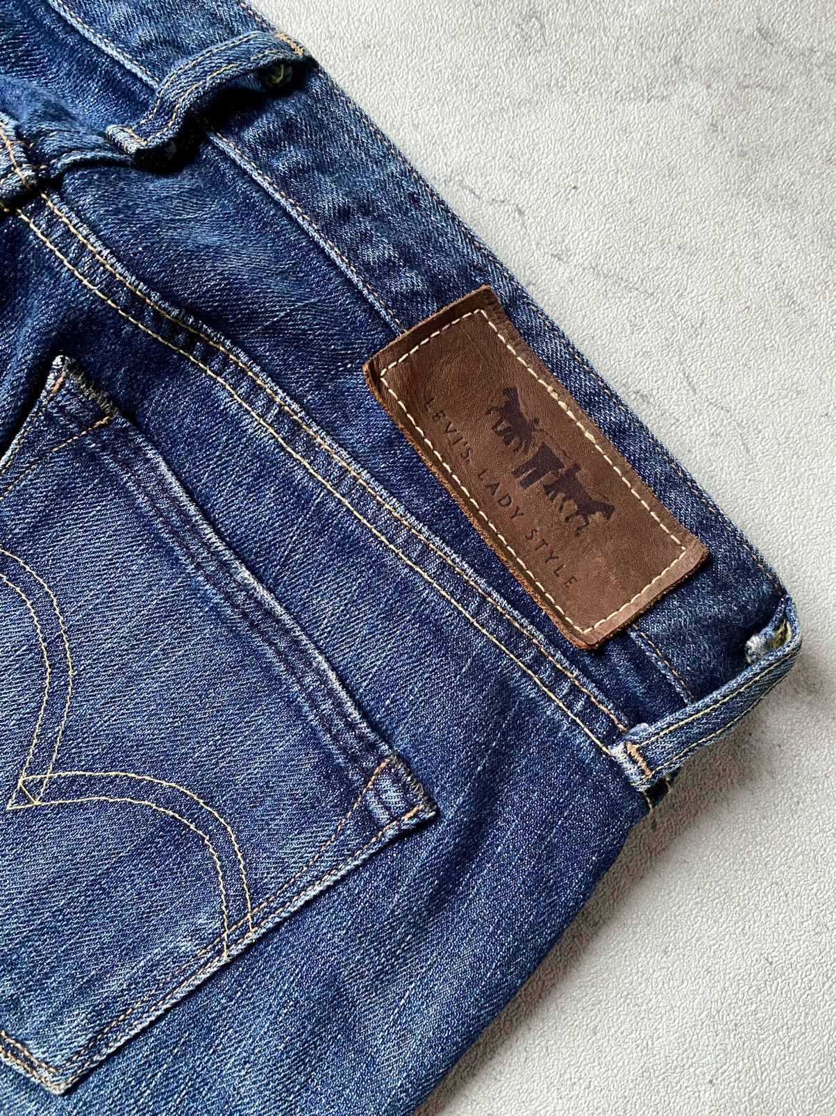Levi's Levis lady style jeans flare pants Size 29" - 5 Thumbnail