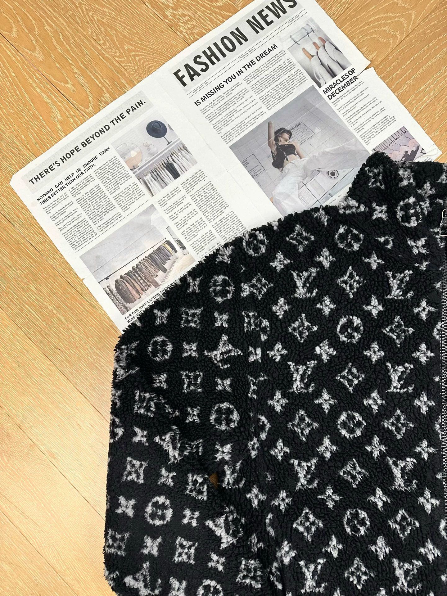 Louis Vuitton LV Monogram allover print fleece jacket men's black Size US XL / EU 56 / 4 - 6 Thumbnail
