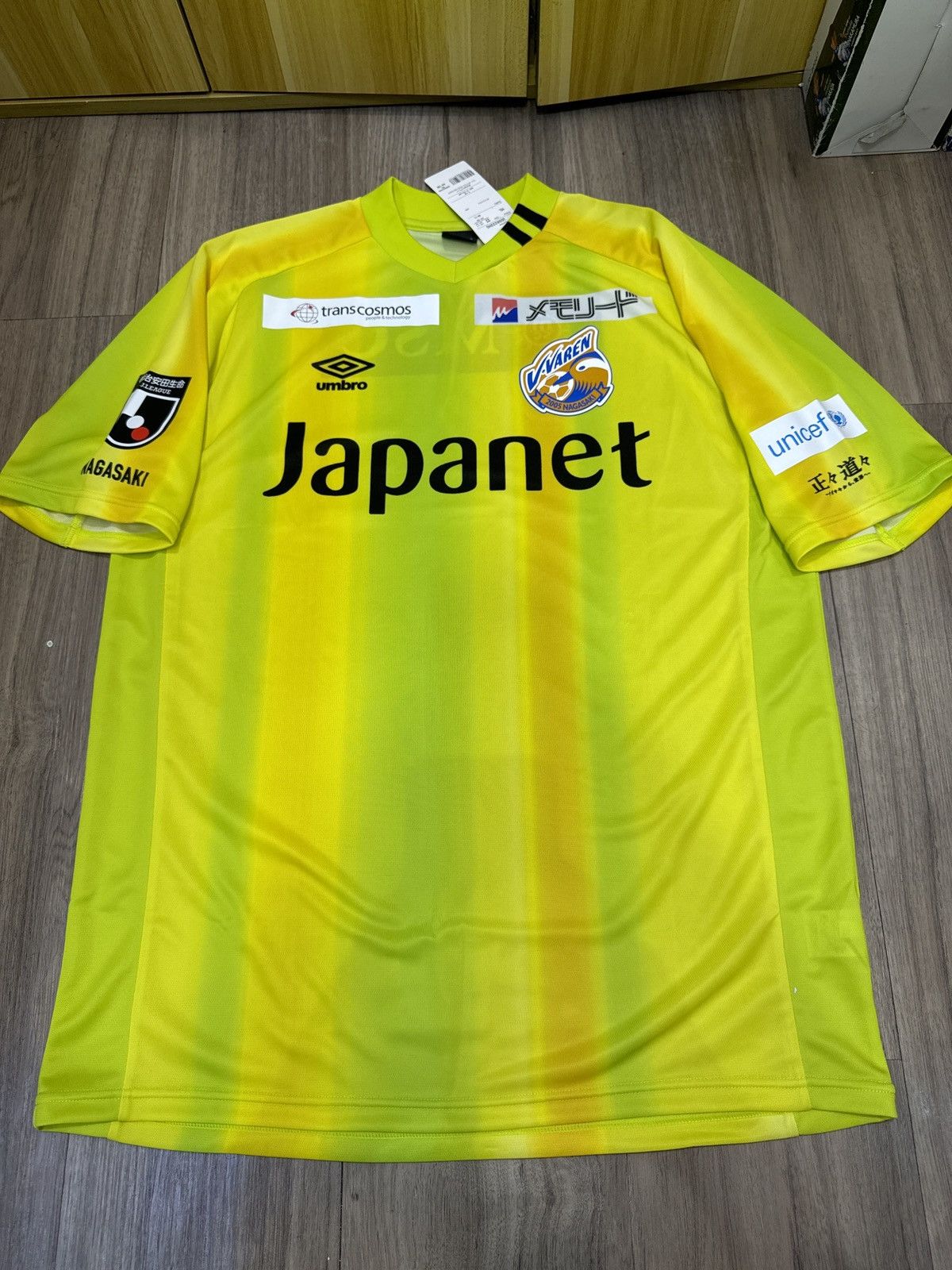 Umbro Nagasaki V.Varen 2022 goalkeeper shirt(bnwt) Size US L / EU 52-54 / 3 - 1 Thumbnail