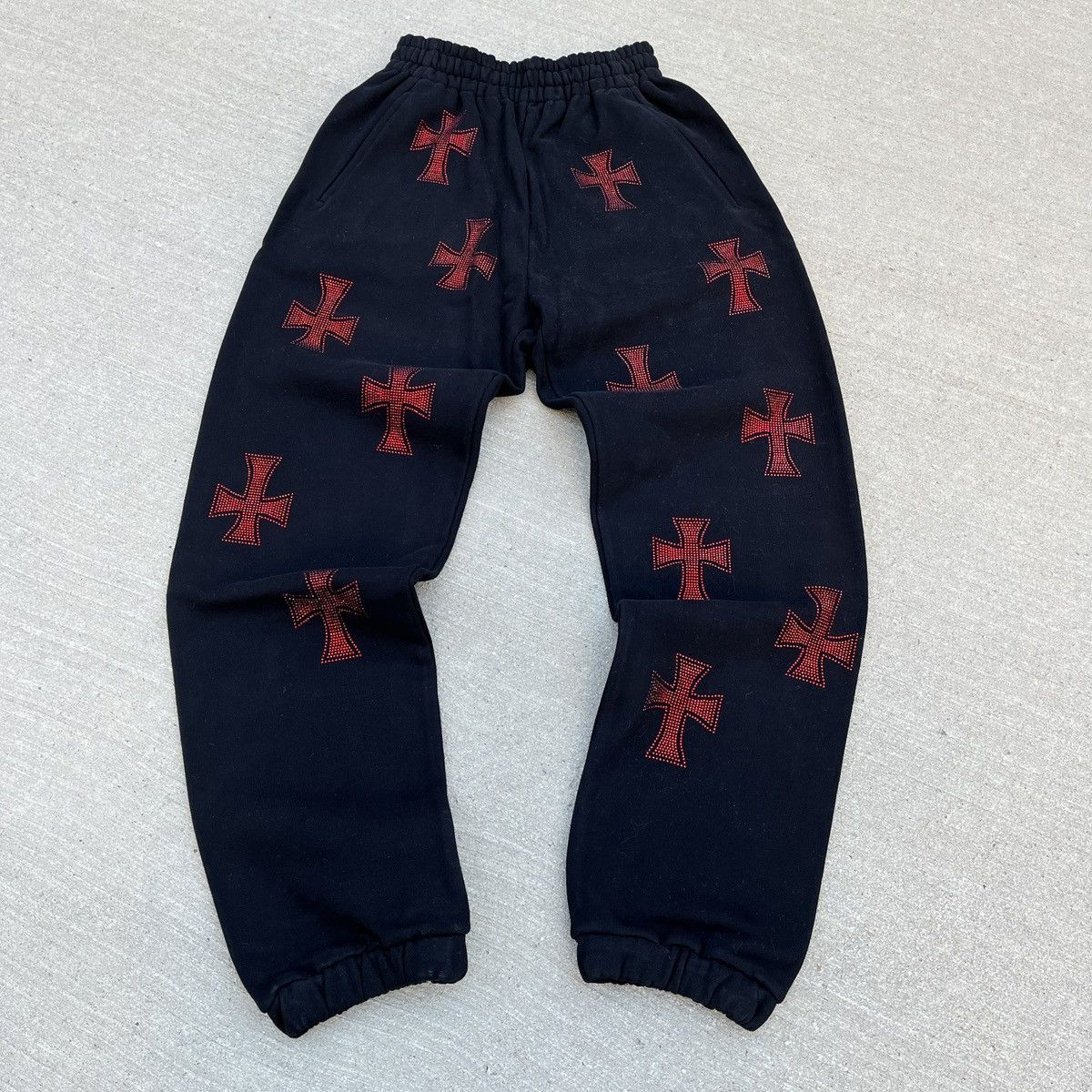 image of Unknown Heavyweight Cross Sweatpants (Unisex) in Black, Men's (Size 30)