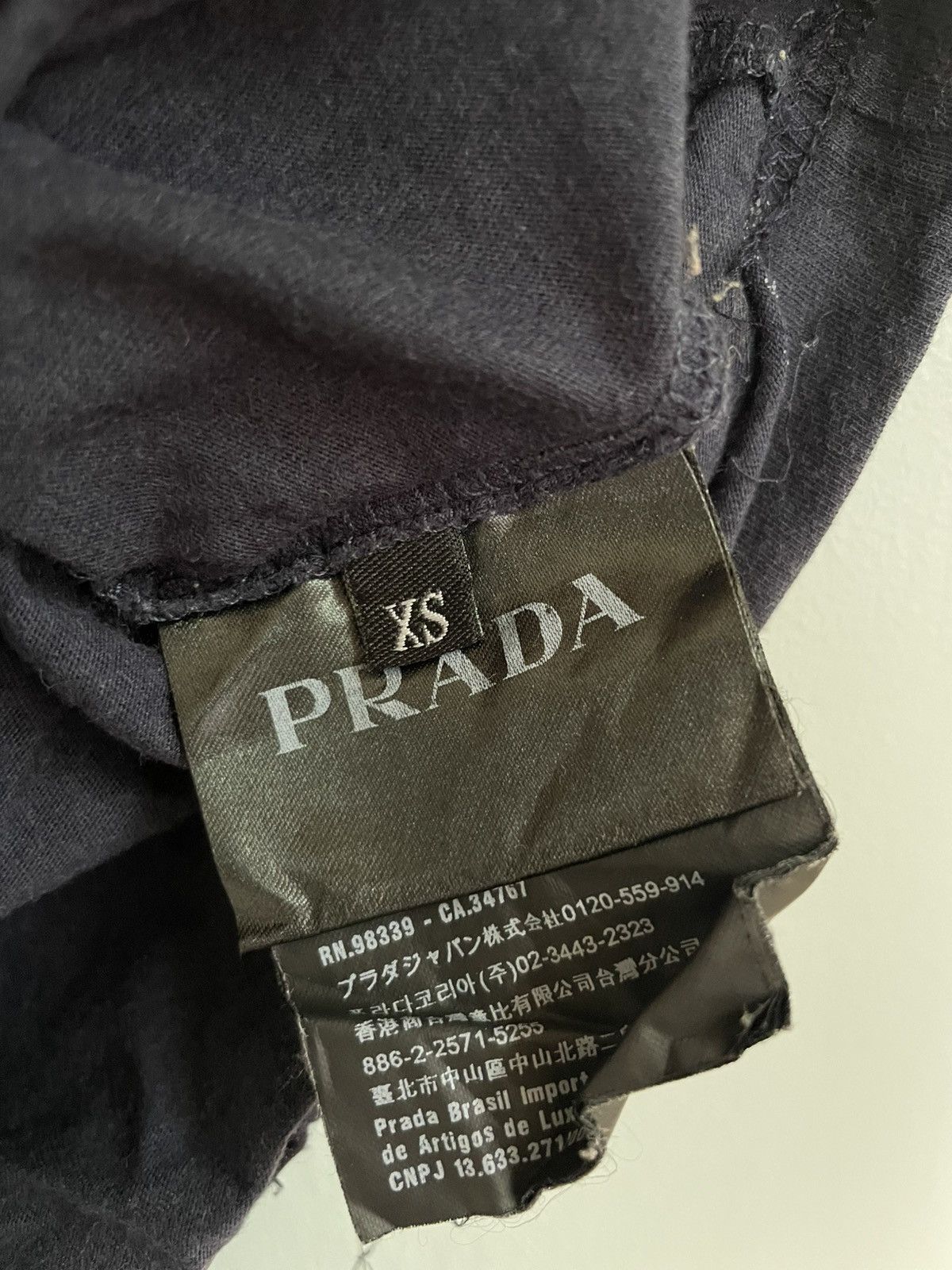 Prada Prada sun faded v neck t shirt Size US XS / EU 42 / 0 - 8 Thumbnail