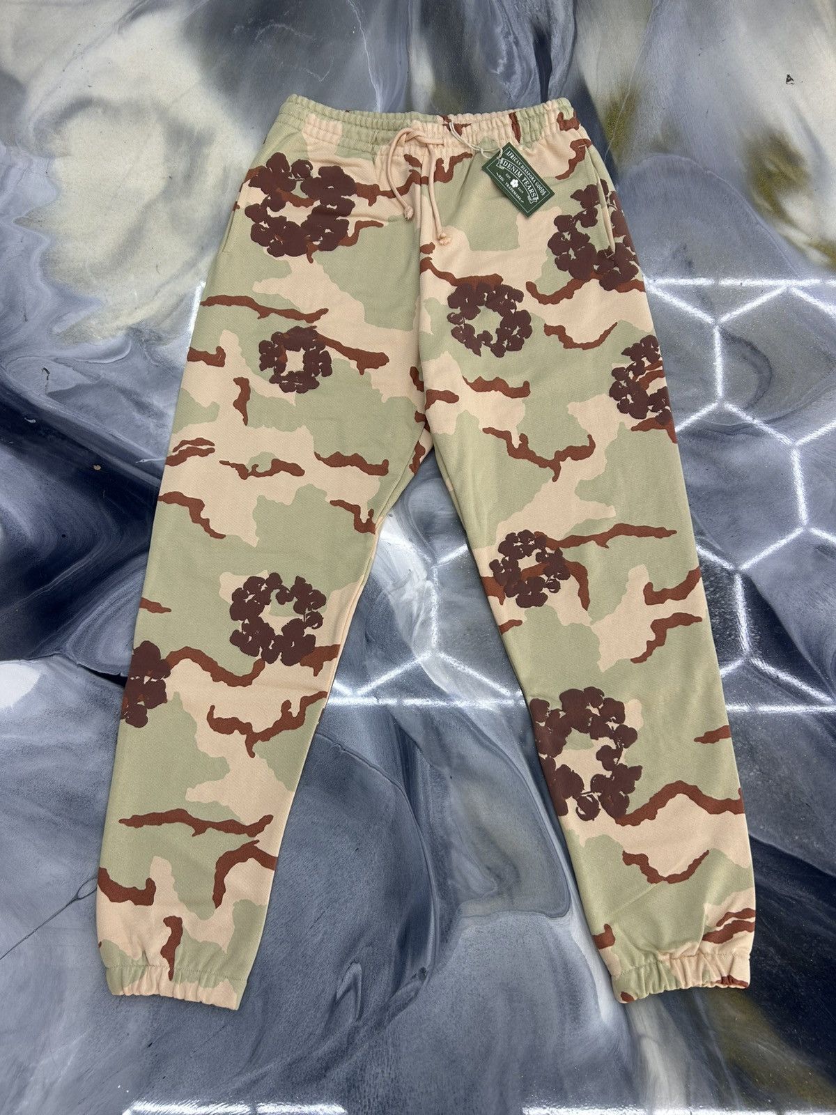 DENIM TEARS Denim Tears Tan Camo Cotton Wreath Sweatpants Size M Size US 32 / EU 48 - 1 Thumbnail