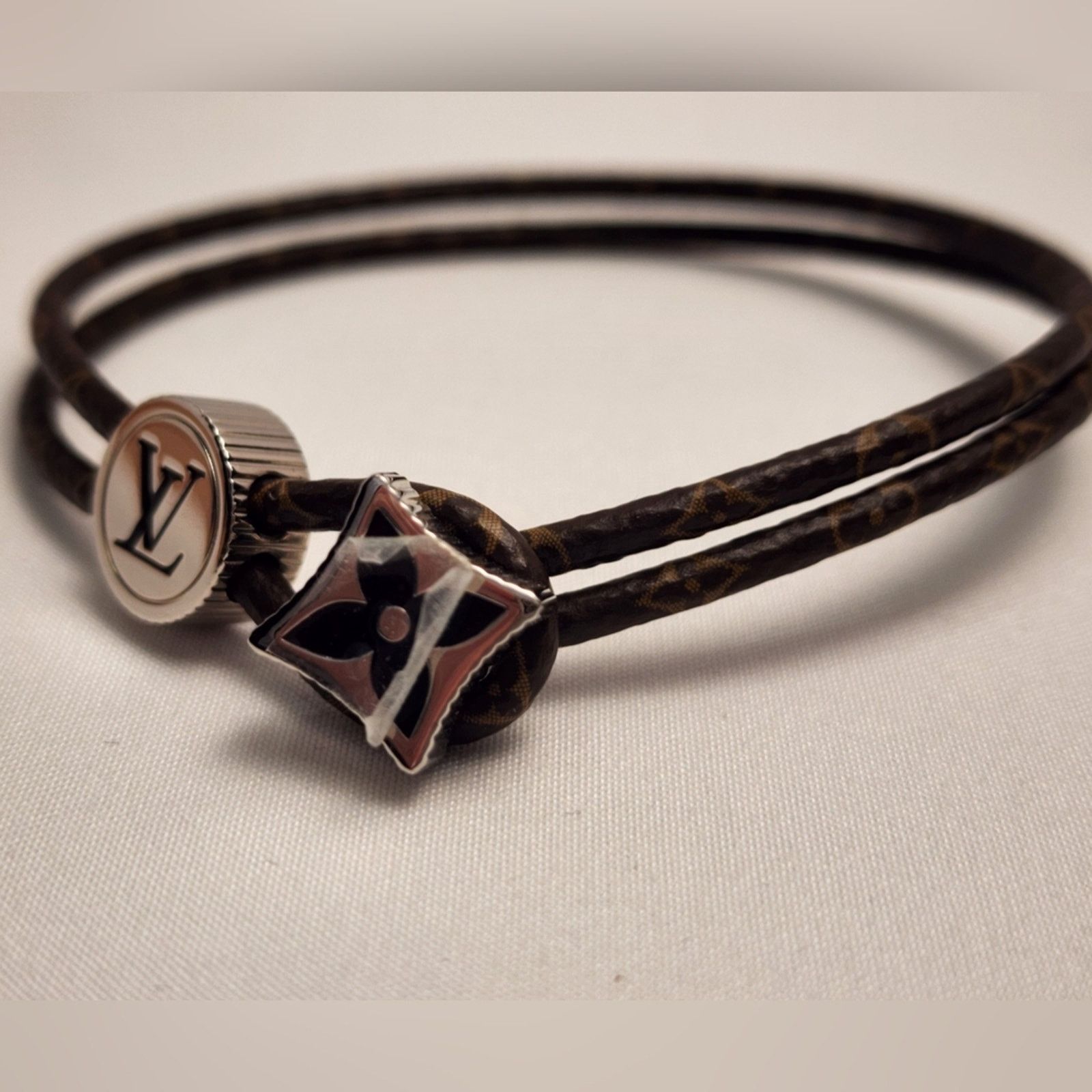 Louis Vuitton Authentic Louis Vuitton Catch It Monogram Eclipse New Rare Size ONE SIZE - 3 Thumbnail