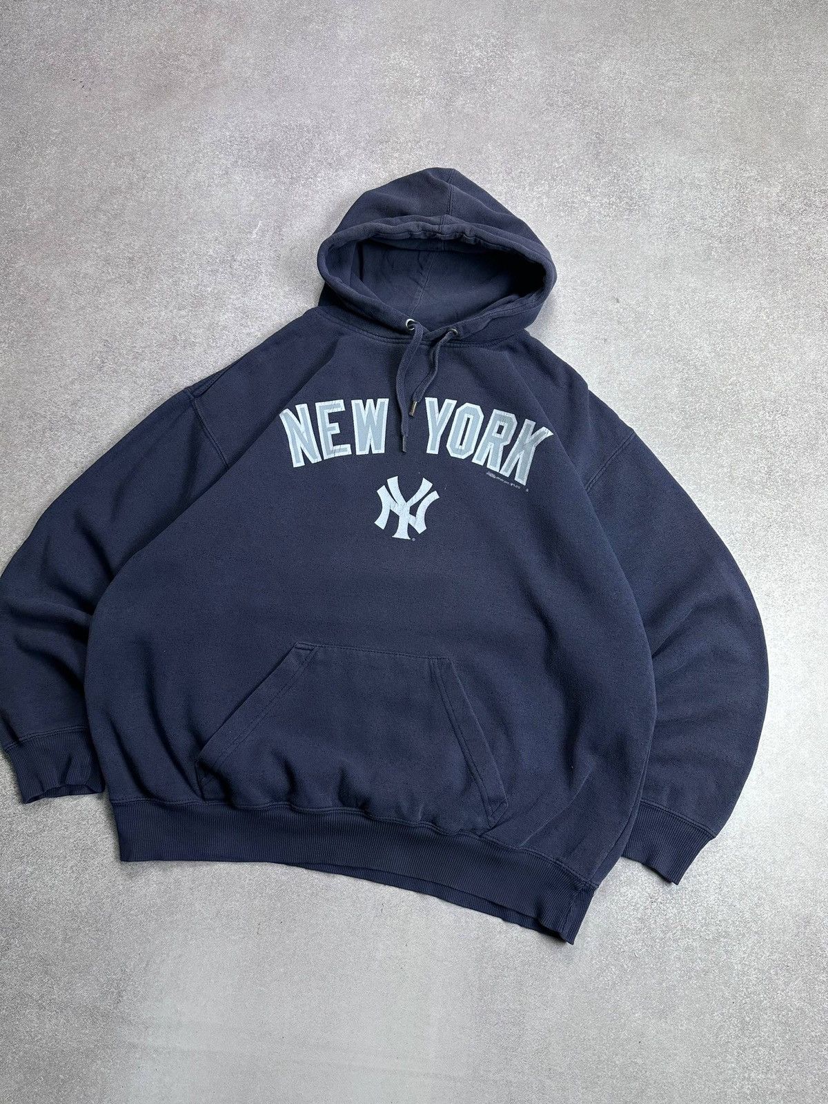 New York Yankees Vintage New York Yankees Majestic Style Boxy Hoodie L Rare Size US L / EU 52-54 / 3 - 2 Thumbnail