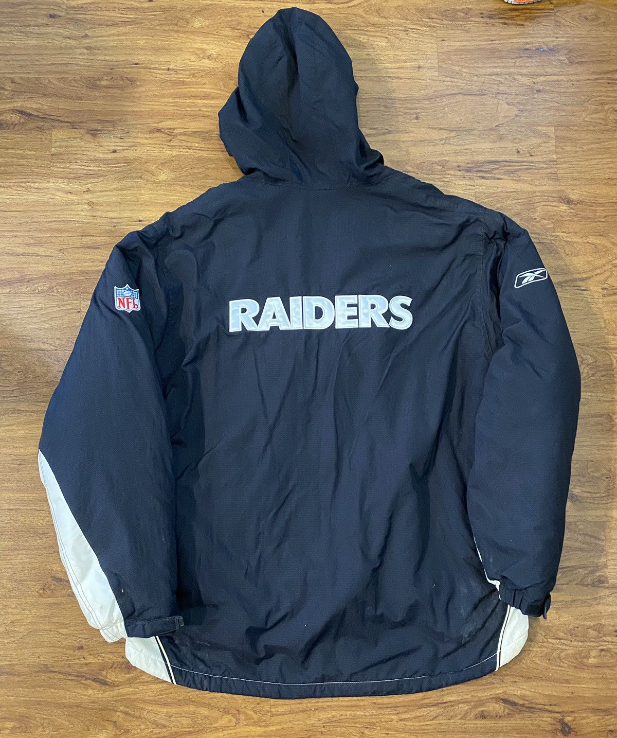 Image of Vintage Oakland Las Vegas Raiders Reebok Field Nfl Jacket XL in Black, Men's