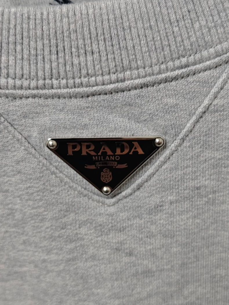Prada Prada24 SS metallic triangle simple long sleeve sweatshirt Size US L / EU 52-54 / 3 - 3 Thumbnail