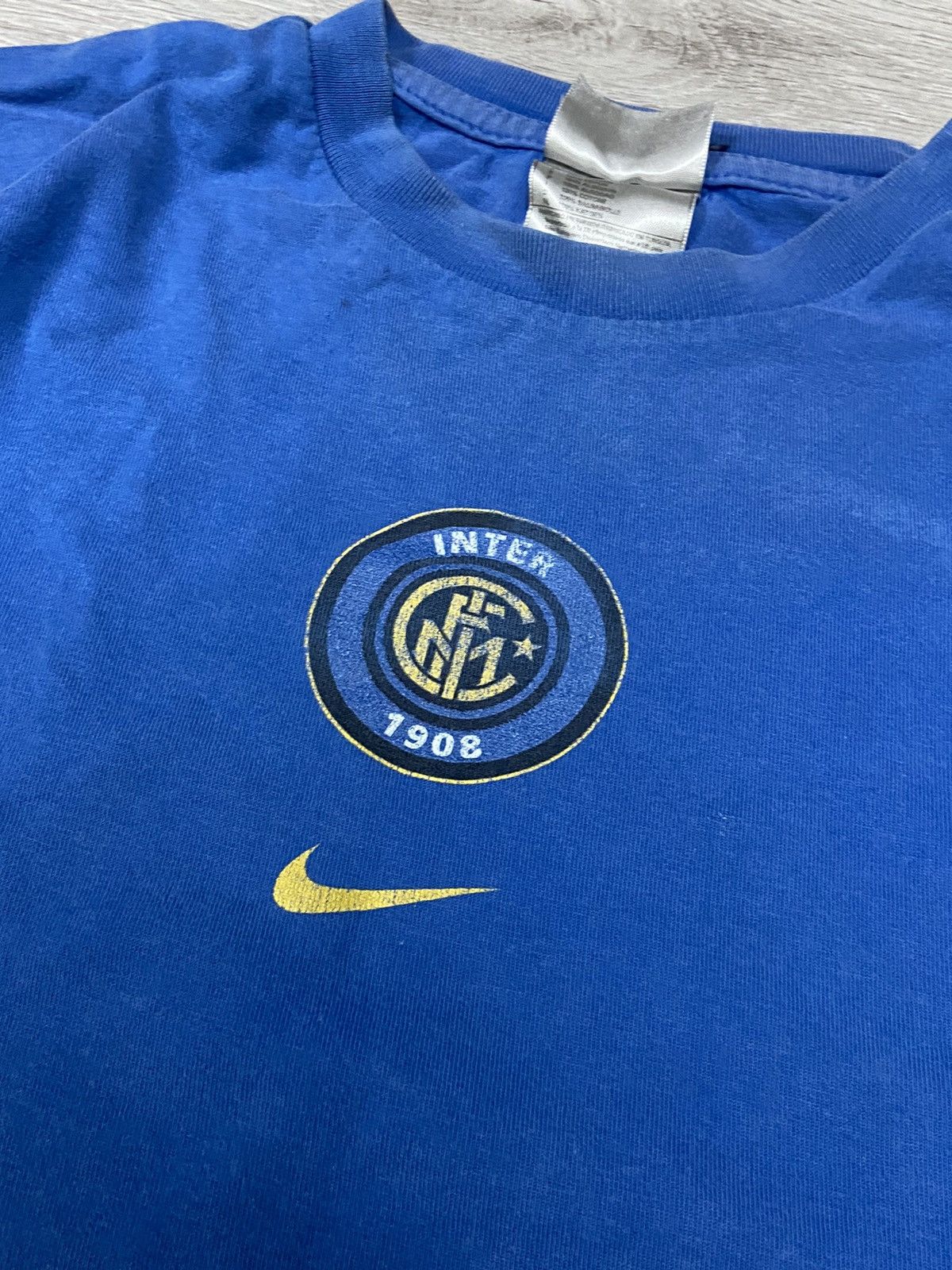 Nike Nike Inter vintage centr swoosh logo football t-shirt Size US S / EU 44-46 / 1 - 4 Thumbnail