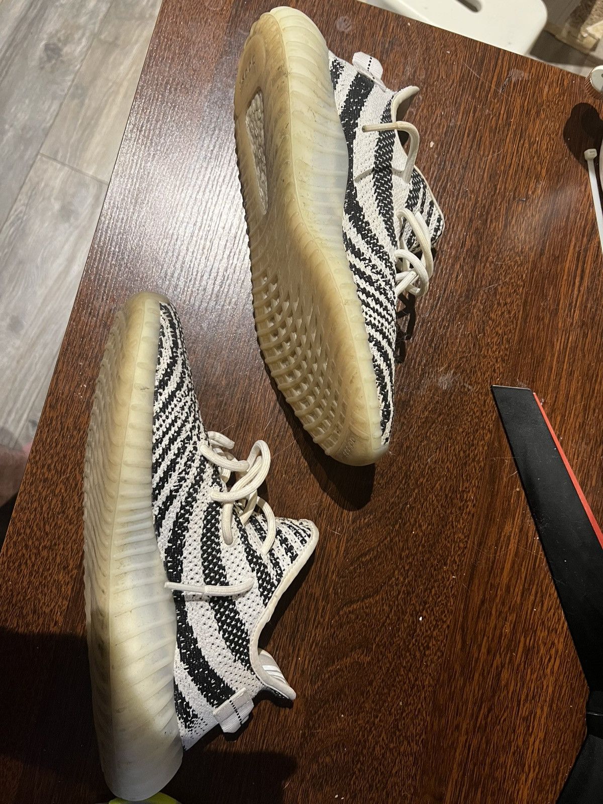 Adidas Yeezy boost 350v2 zebra sz10 Size US 10 / EU 43 - 2 Thumbnail