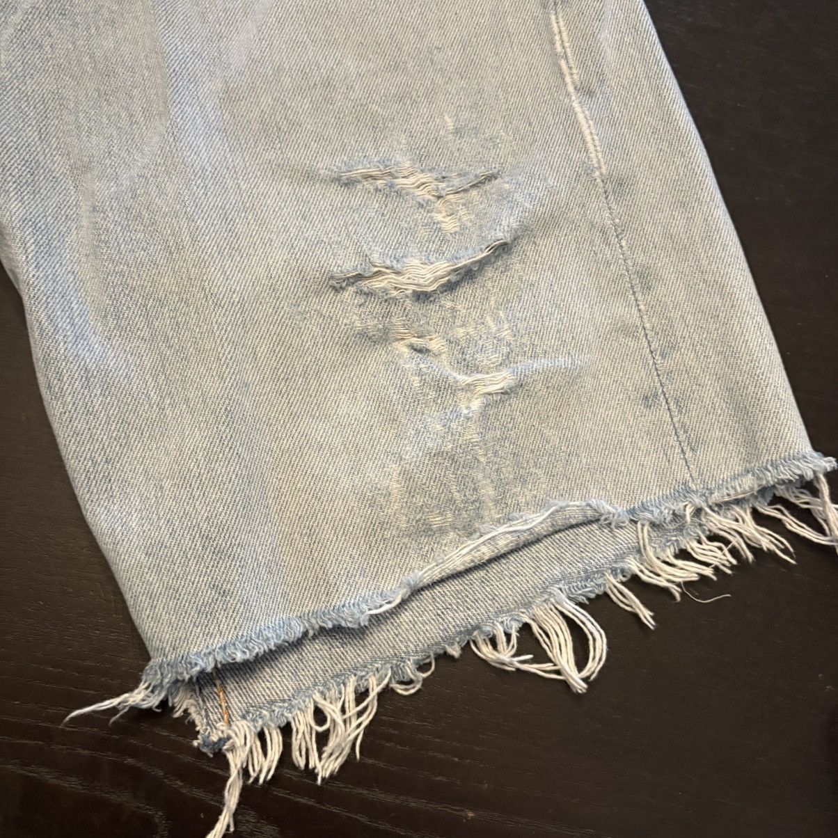 Levi's Vintage Levi’s Light Blue Distressed Denim Shorts Size 26" / US 2 / IT 38 - 4 Thumbnail