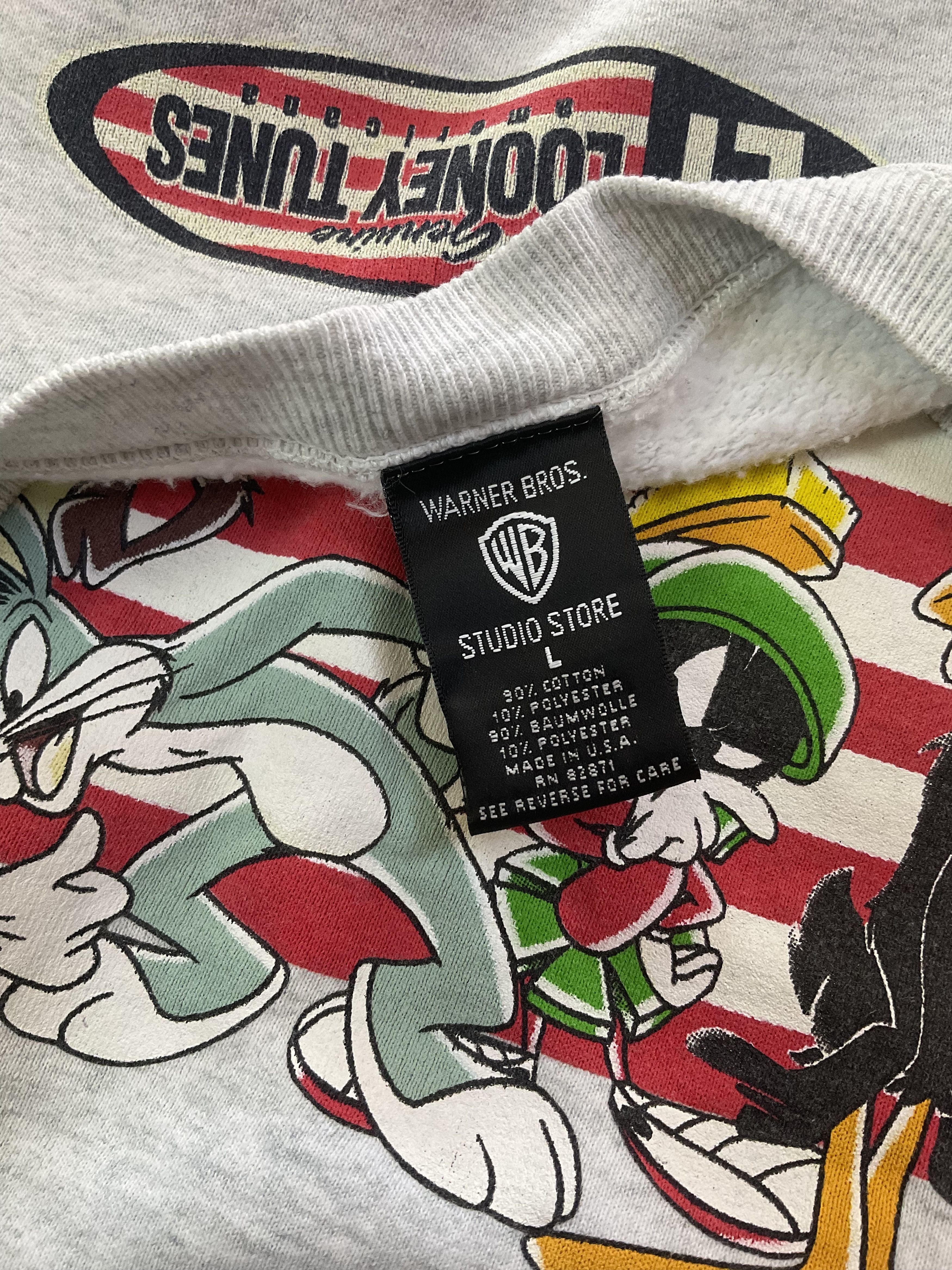 Warner Bros Vintage 1997 Warner Bros Looney Tunes Friends Sweatshirt Size US L / EU 52-54 / 3 - 5 Thumbnail