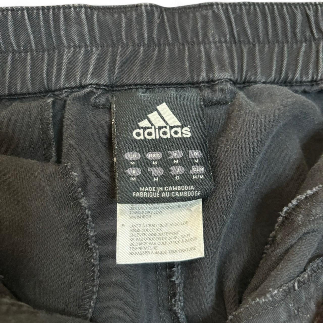 Adidas × Vintage Vintage Y2K Adidas Faded Black Baggy Cargo Shorts Size US 34 / EU 50 - 5 Thumbnail