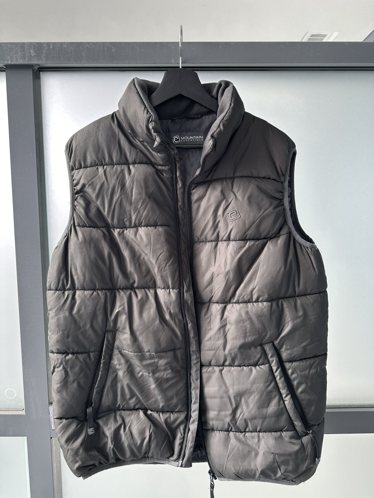 Other MOUNTAIN ESSENTIAL PUFFER VEST Size US XL / EU 56 / 4 - 1 Thumbnail