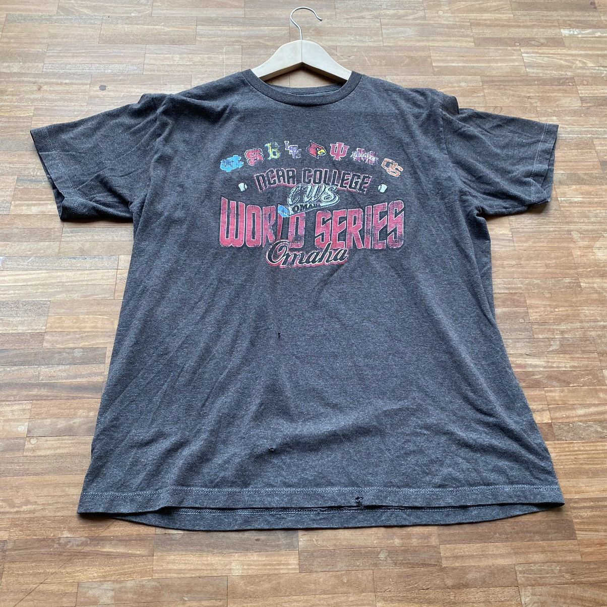 Vintage College NCAA World Series T Shirt Size US L / EU 52-54 / 3 - 1 Thumbnail