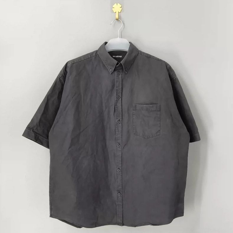 Balenciaga Balenciaga size 38 Seven Language Short Sleeve Shirt Size US S / EU 44-46 / 1 - 1 Thumbnail