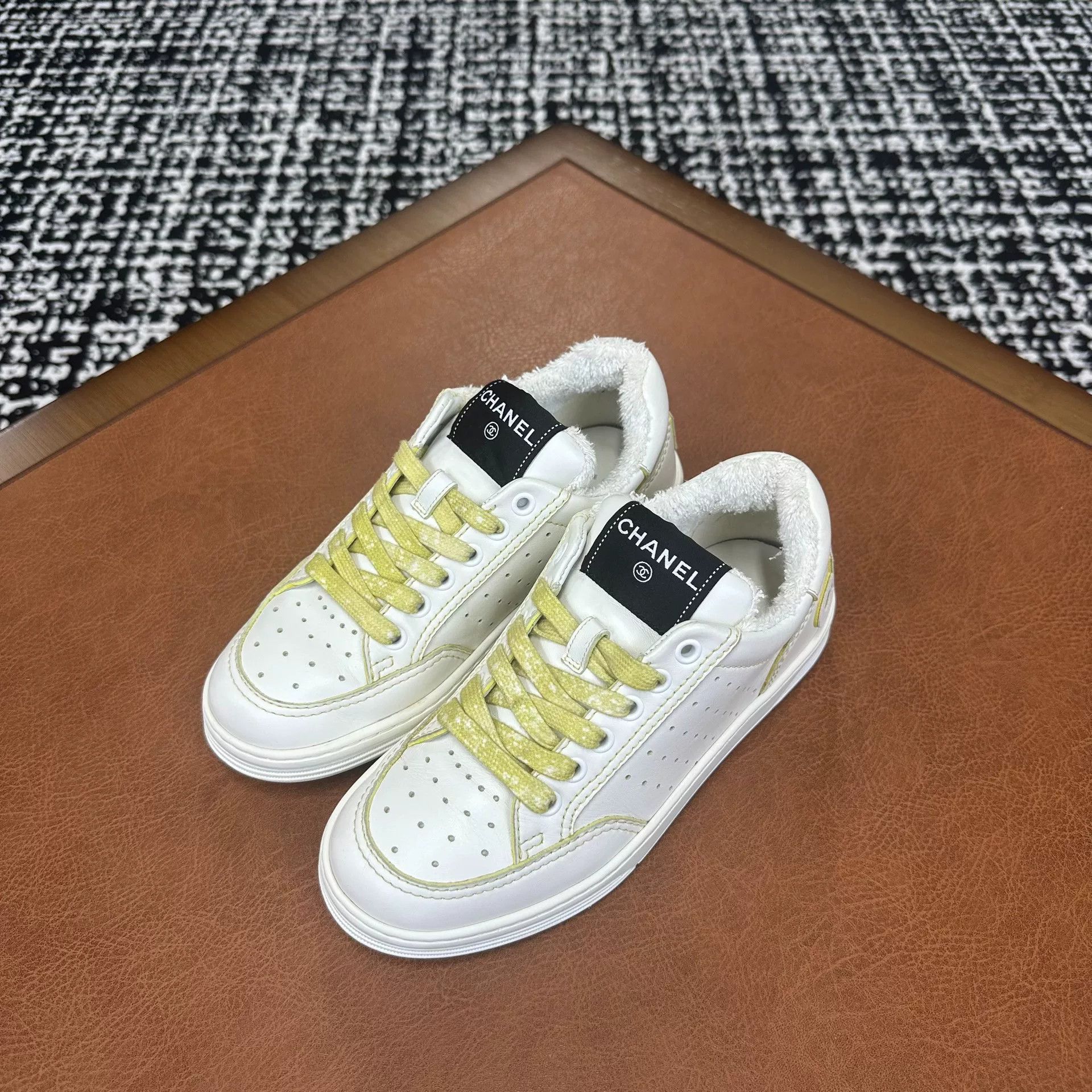 Chanel Chanel Retro Yellow Lowtop Sneakers it_35 Women Size US 5 / IT 35 - 1 Thumbnail