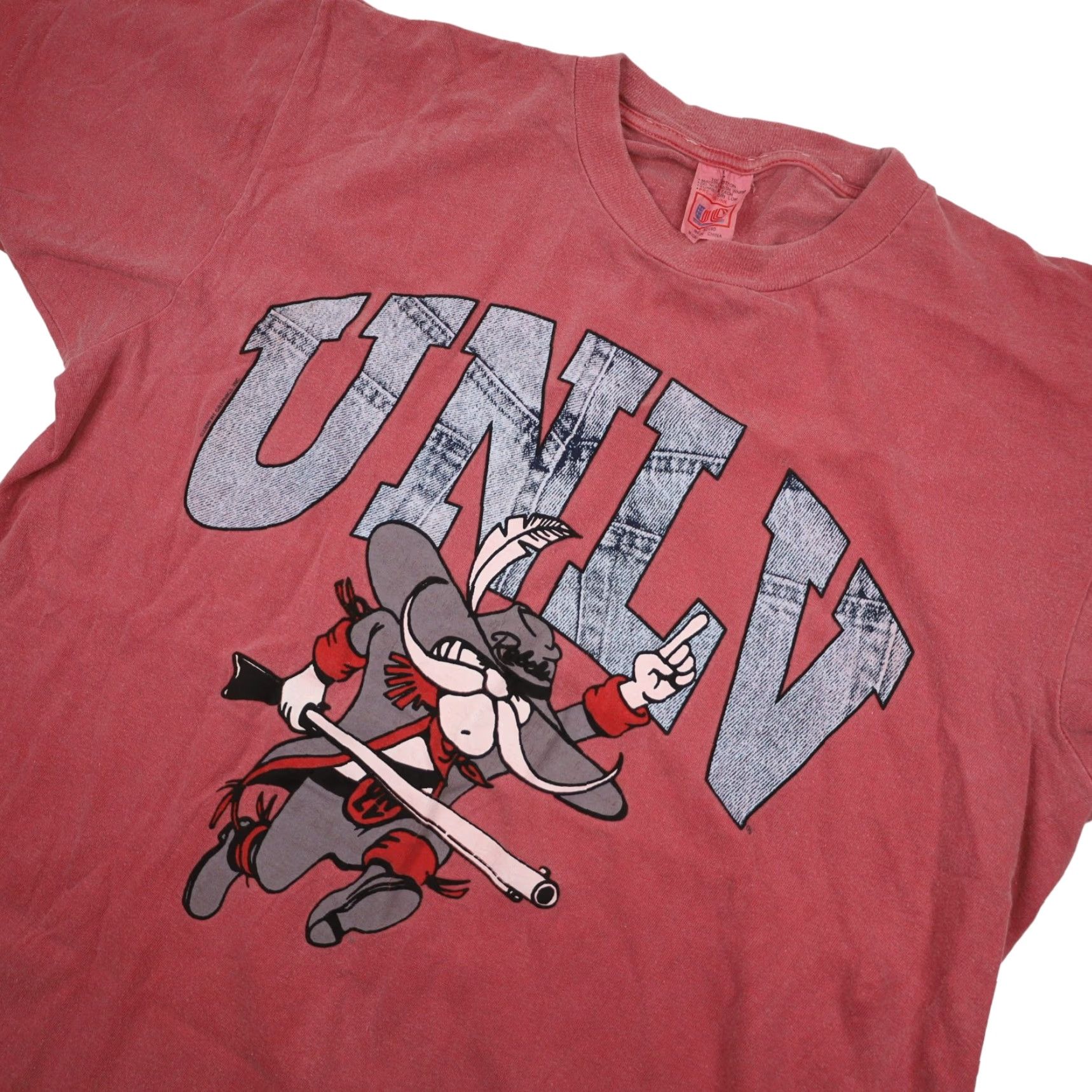 Vintage VINTAGE UNLV Runnin Rebels T Shirt Red XL Graphic Mens Size US L / EU 52-54 / 3 - 2 Thumbnail