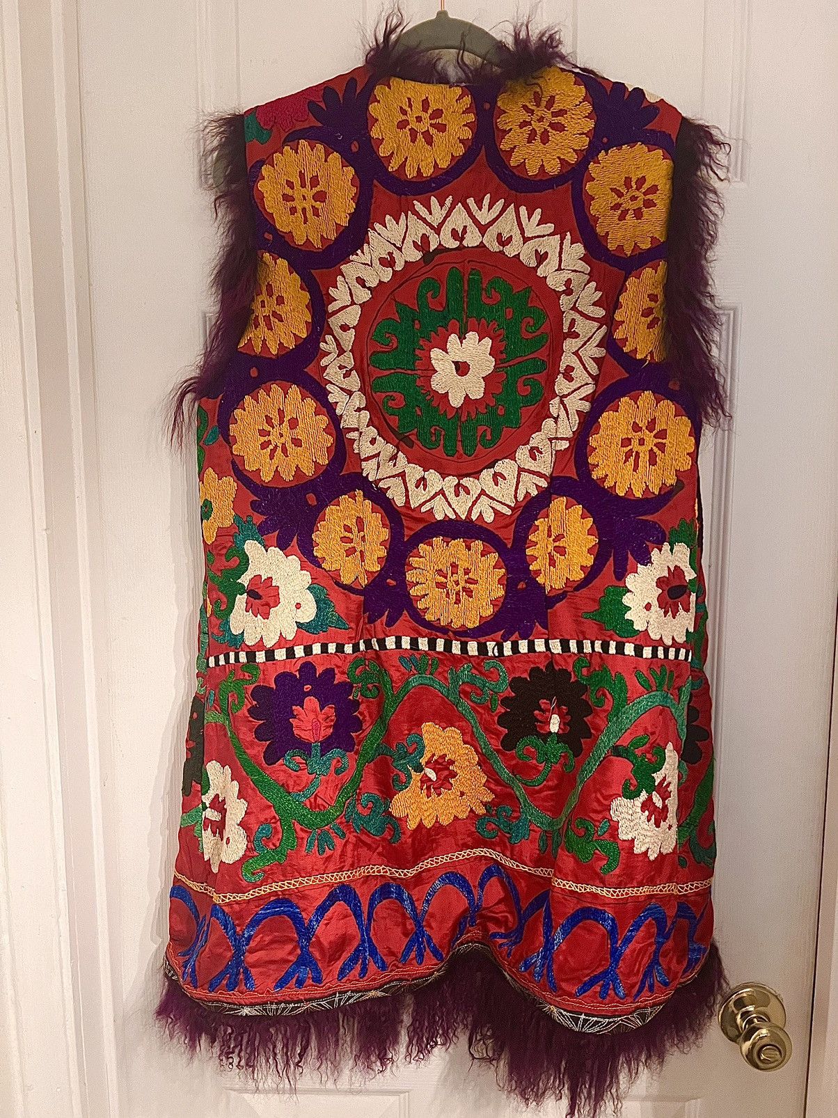 Vintage Vintage embroidered waistcoat with Mongolian fur trim Size M / US 6-8 / IT 42-44 - 3 Thumbnail