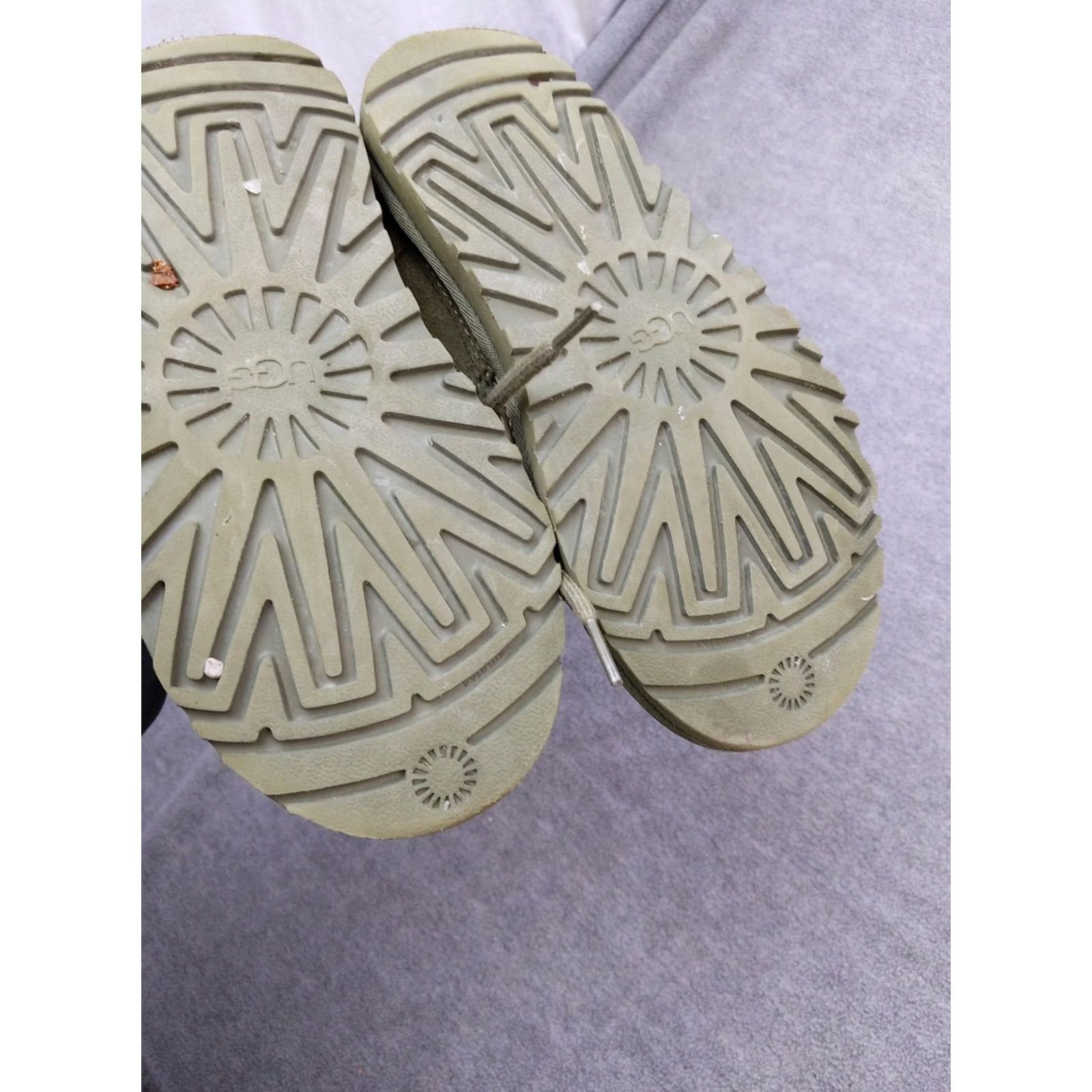 Ugg UGG Womens Chukka Boot 5 Green Suede Sheepskin Lined Flat Rubber Sole Casual Winter Shoes Mens? Size US 5 / IT 35 - 6 Thumbnail