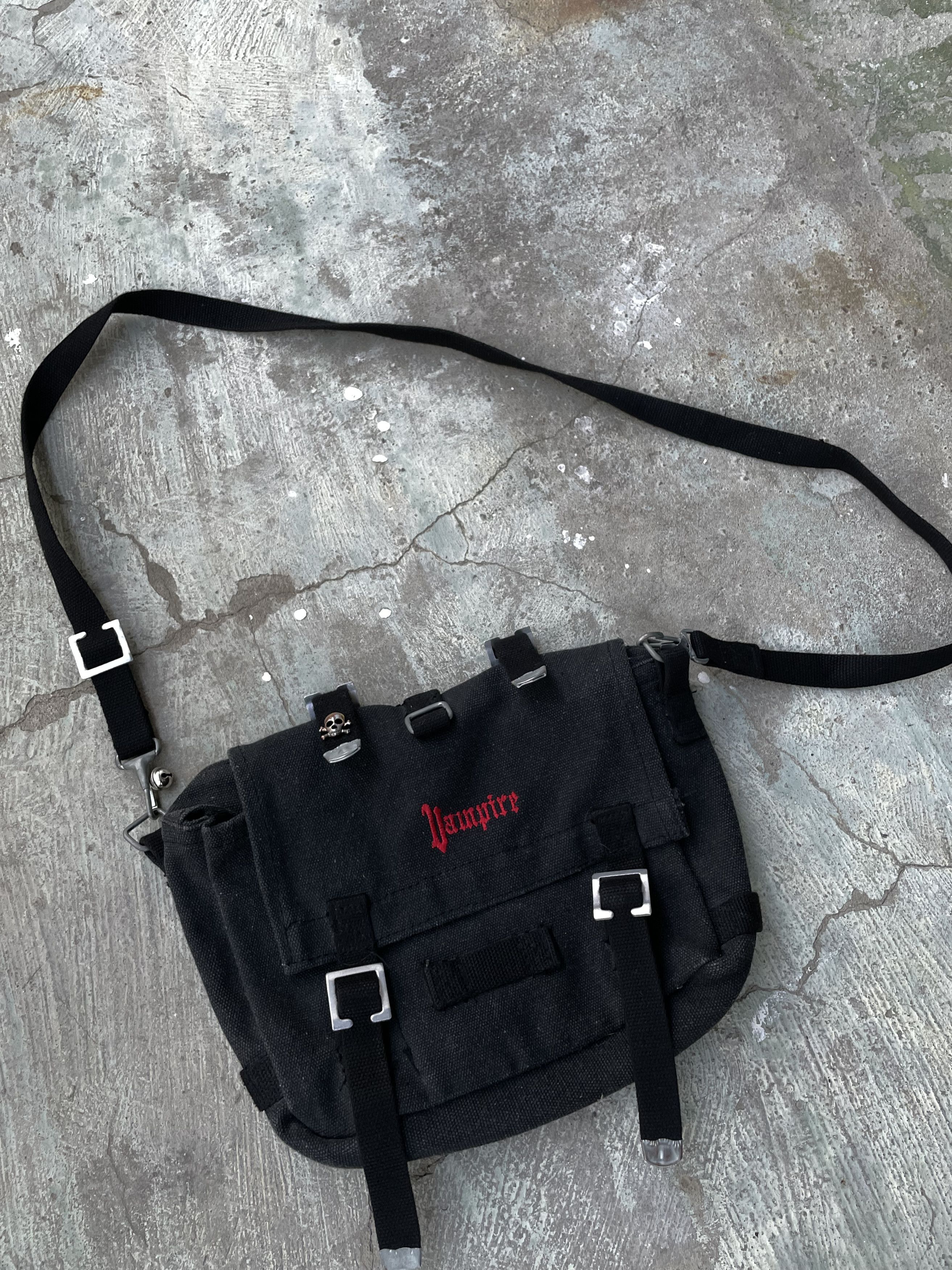 Vintage vintage vampire shoulder bag y2k Size ONE SIZE - 1 Thumbnail