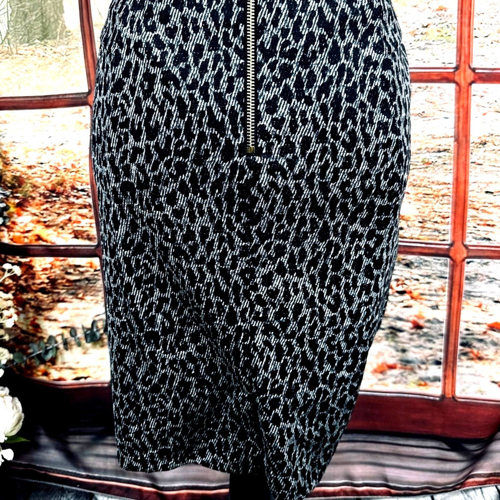 Michael Kors Michael Kors Leopard Print Skirt Gray and Black size 2 Size 26" / US 2 / IT 38 - 8 Thumbnail