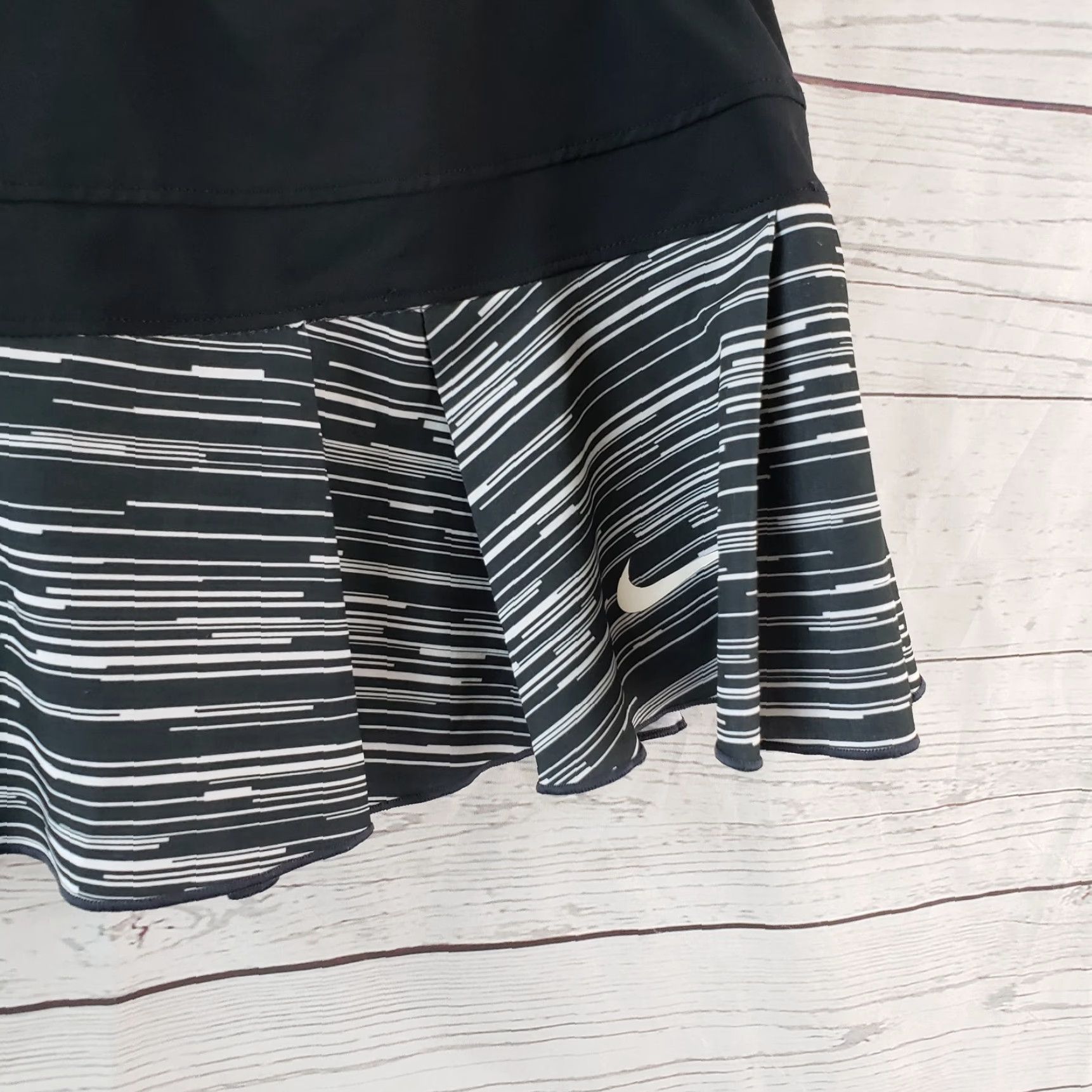 Nike Nike Dri-Fit Pleated Skort Sz Small Pull On Black Gray Womens Size ONE SIZE - 2 Thumbnail