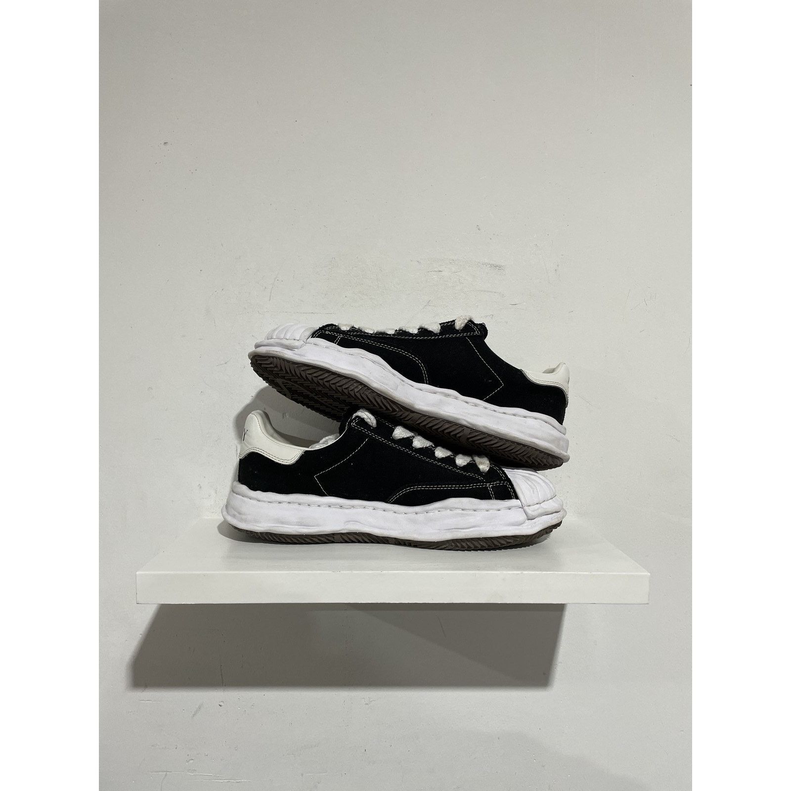 Maison MIHARA YASUHIRO MAISON MIHARA YASUHIRO BLAKEY BLACK SNEAKER SIZE 44 PREOWNED Size US 11 / EU 44 - 2 Thumbnail