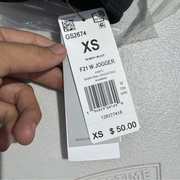 Adidas NWT ADIDAS WOMEN’S F21 BASKETBALL JOGGER PANTS BLACK/WHITE Size US 26 / EU 42 - 6 Thumbnail