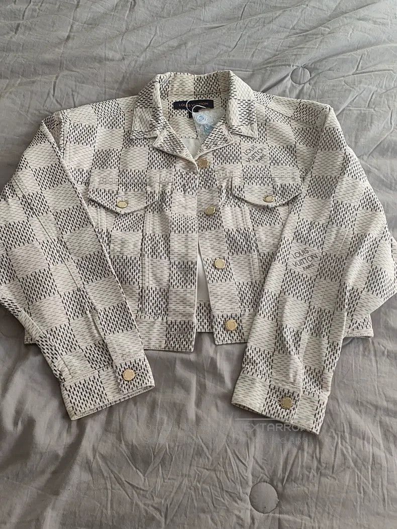 Louis Vuitton Louis Vuitton Cropped denim jacket Size XS / US 0-2 / IT 36-38 - 1 Thumbnail