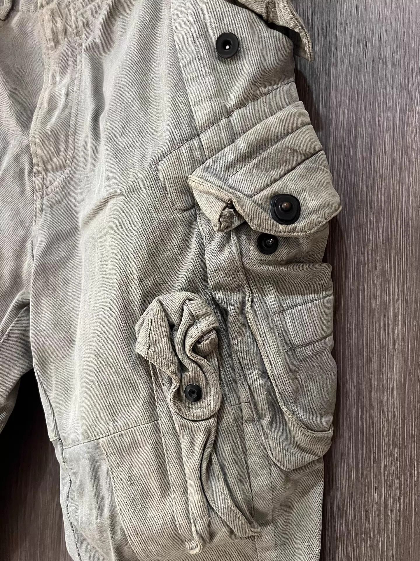 Julius Julius 7 Dirty Gray Distressed Denim Cargo Pants 8-inch 1 Size US 27 - 4 Thumbnail