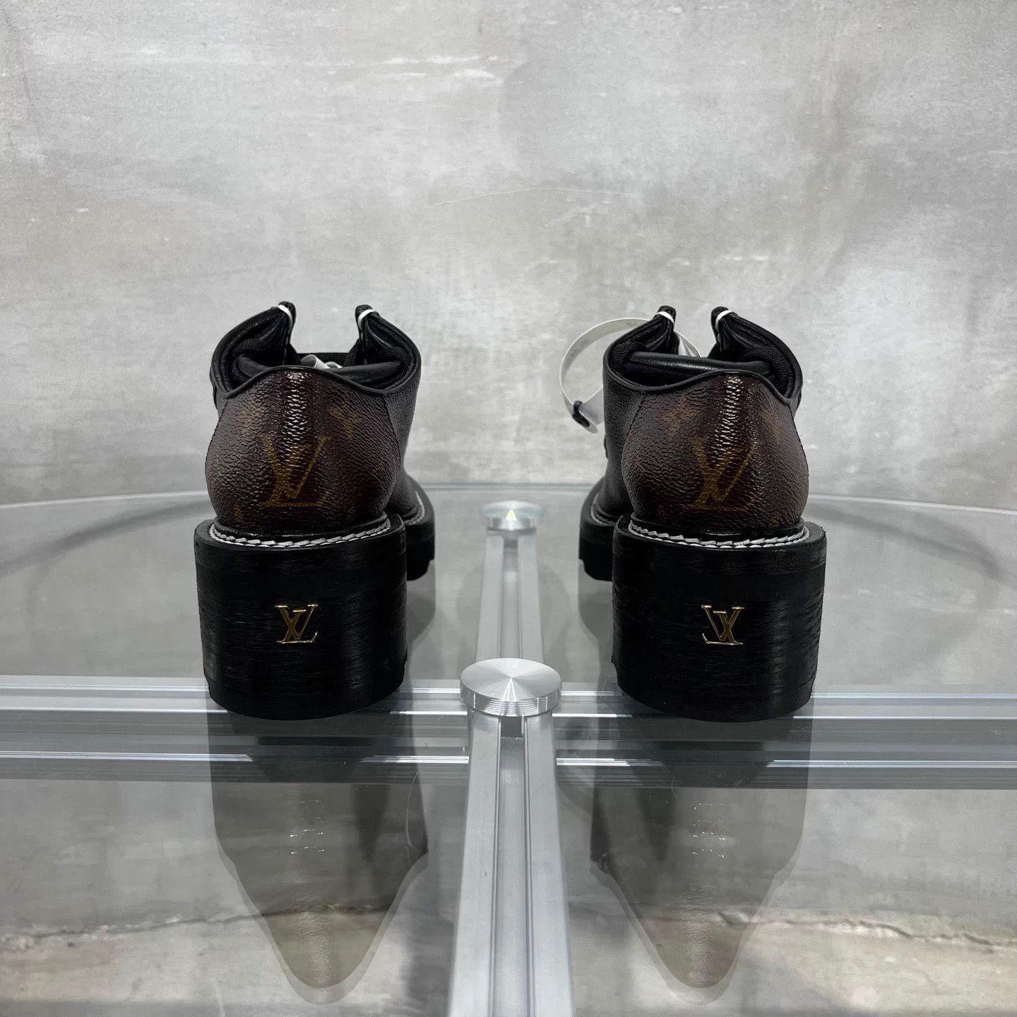 Louis Vuitton LV Monogram Loafer New UK2 (36) Tried On Size US 5 / IT 35 - 6 Thumbnail