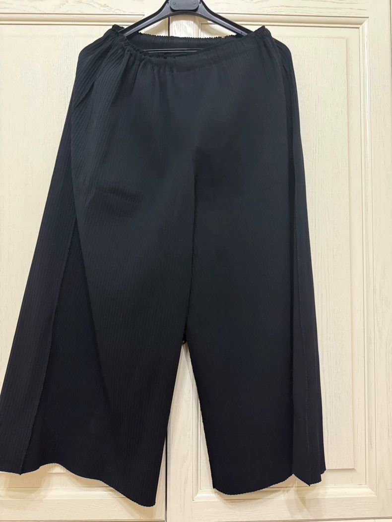 Issey Miyake Issey Miyake size:one size Black pleated wide-leg pants Size 22" - 1 Thumbnail