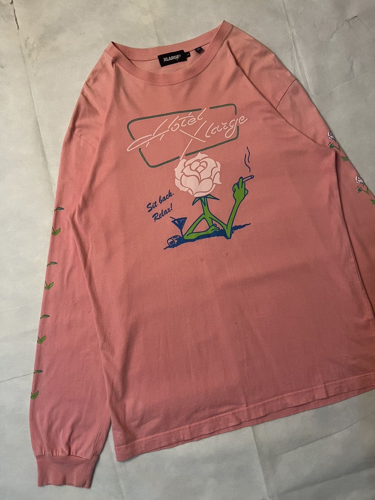 Xlarge Xlarge Hotel Pink Rose Flower Long Sleeves Tshirt Size US L / EU 52-54 / 3 - 6 Thumbnail