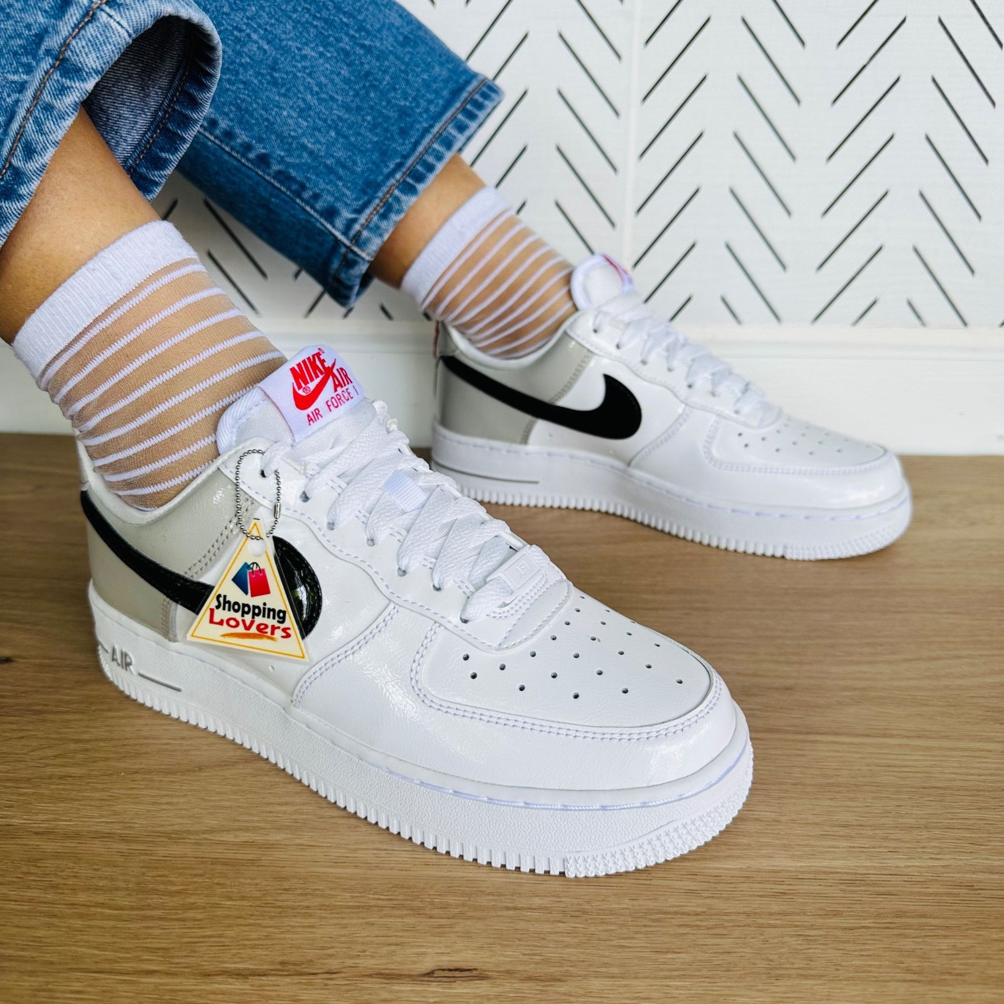 ⭐Nike Air Force 1 '07 ESS Low 8.5 Womens Shoes Glossy Leathe