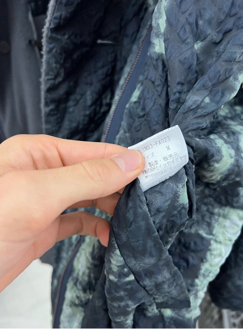 Issey Miyake × Vintage Archive Issey Miyake Crinkle Dyed Puffer with Fleece Lining Size US L / EU 52-54 / 3 - 9 Thumbnail