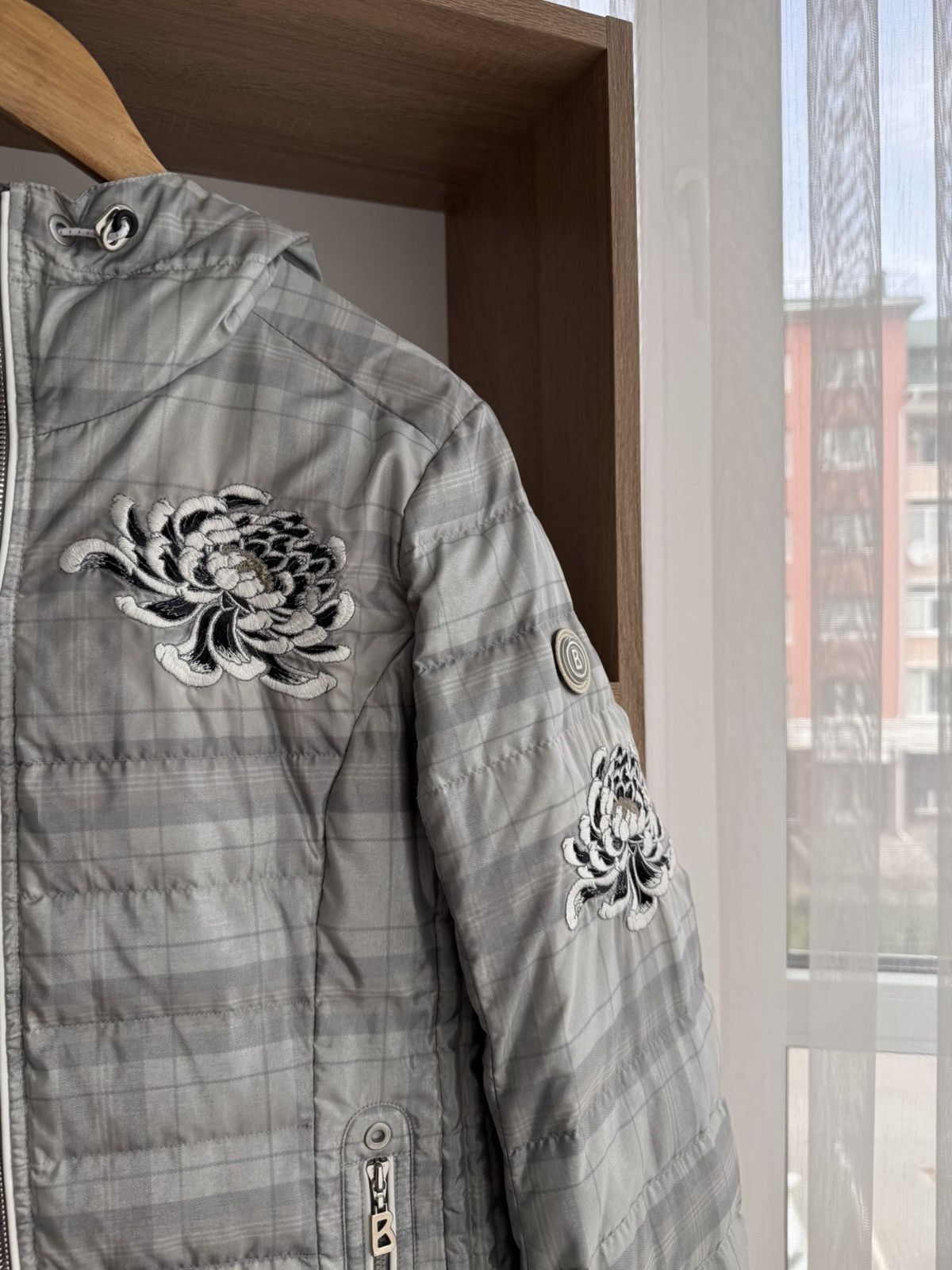 Bogner × Vintage Vintage Bogner Nepal Connection W’ Grey Flower Ski Jacket Size S / US 4 / IT 40 - 3 Thumbnail