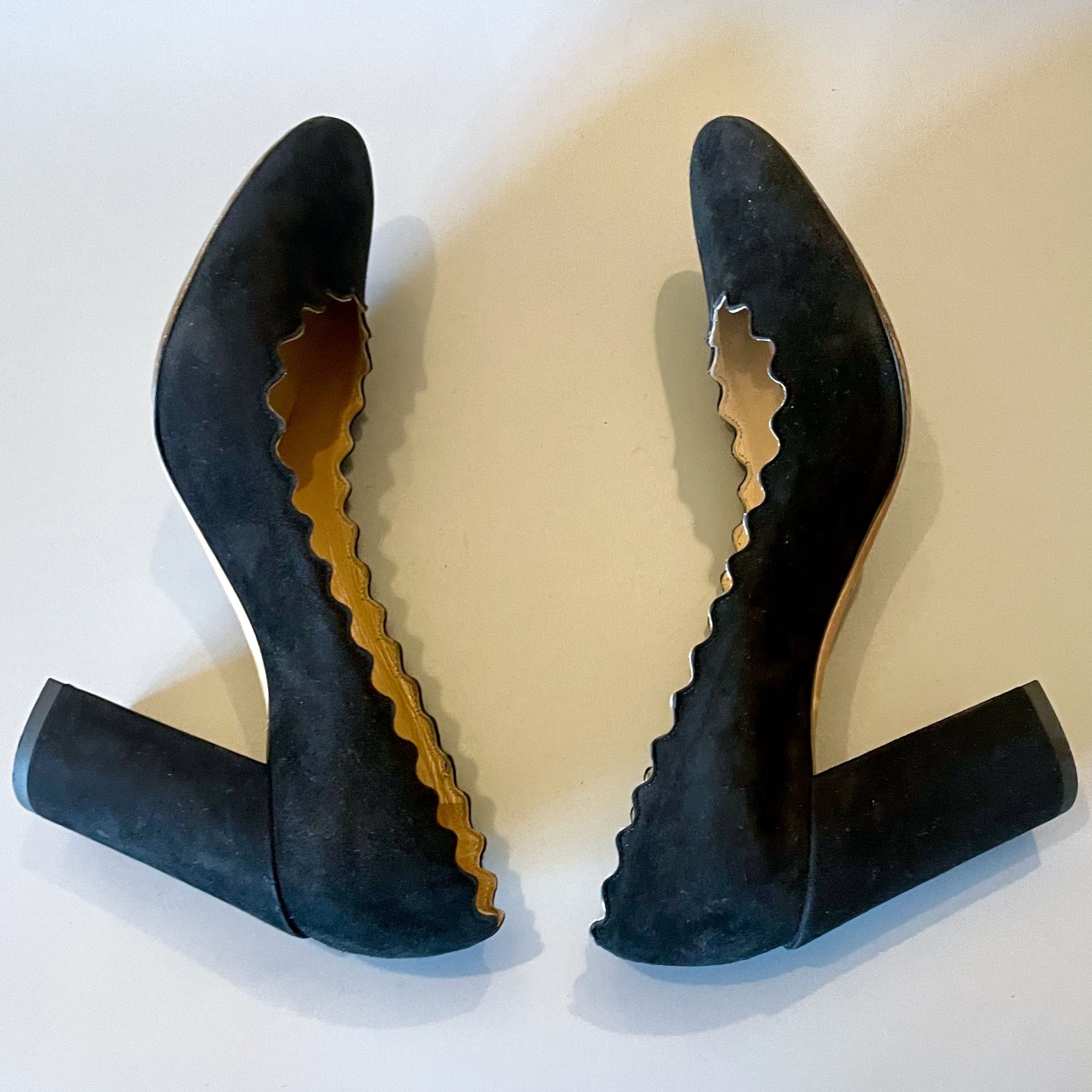 Chloe Chloe Lauren scalloped 3.5" high block heel suede pumps Size US 7.5 / IT 37.5 - 3 Thumbnail