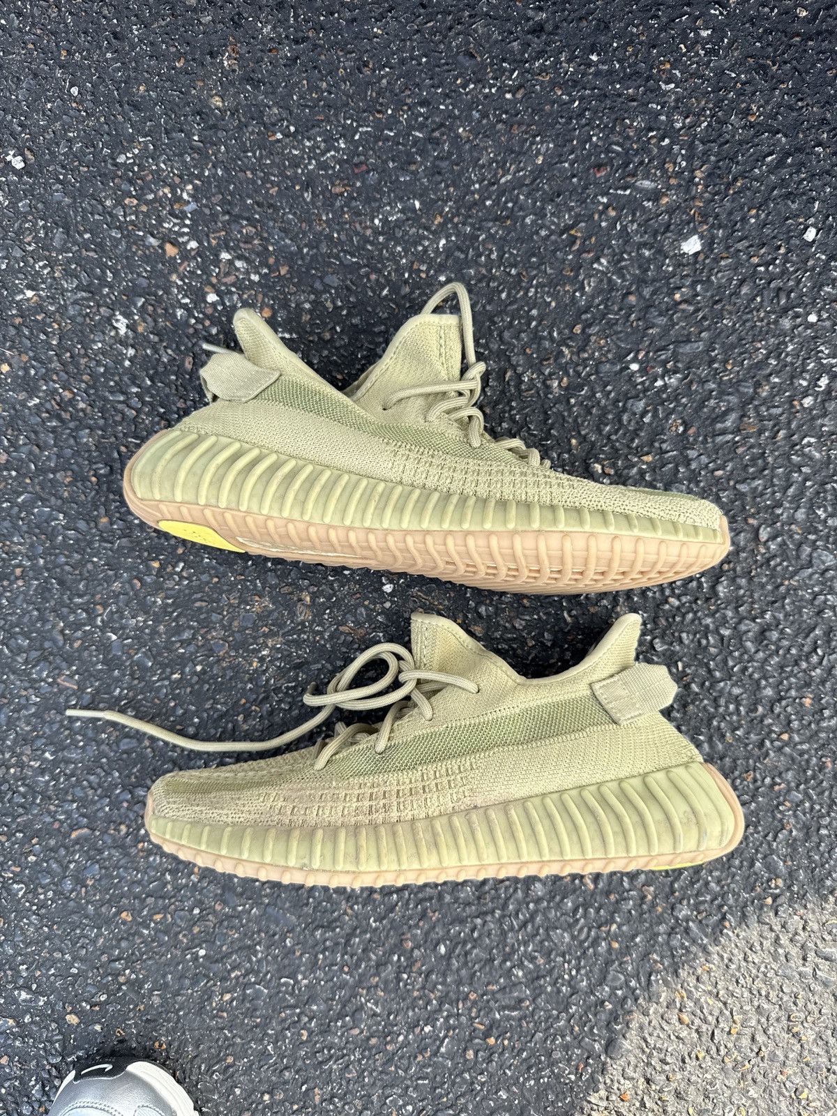 Size 9.5 - adidas Yeezy Boost 350 V2 Sulfur