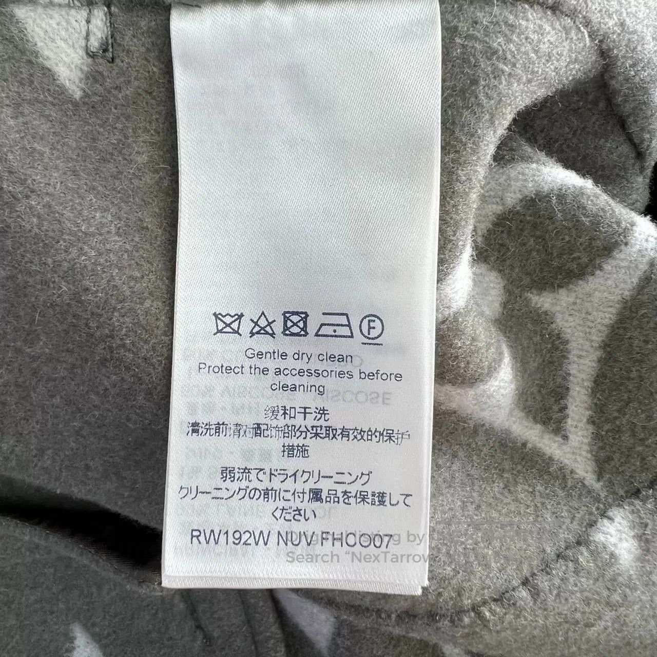 Louis Vuitton Louis Vuitton Monogram Print Inner Coat. Size XS / US 0-2 / IT 36-38 - 4 Thumbnail