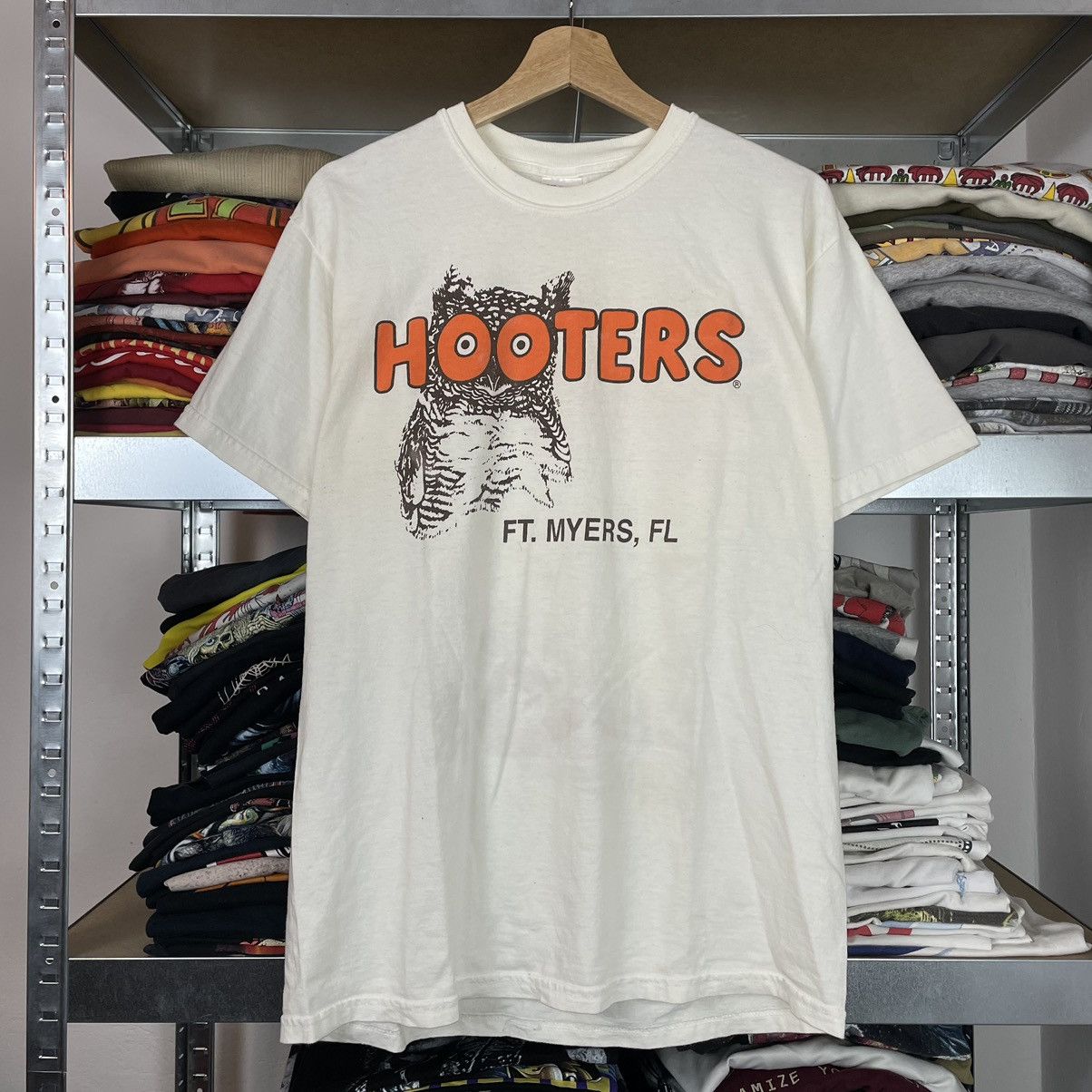 Other Vintage 90s Hooters Ft Myers Beach Florida Graphic Tee Shirt Size US M / EU 48-50 / 2 - 1 Thumbnail