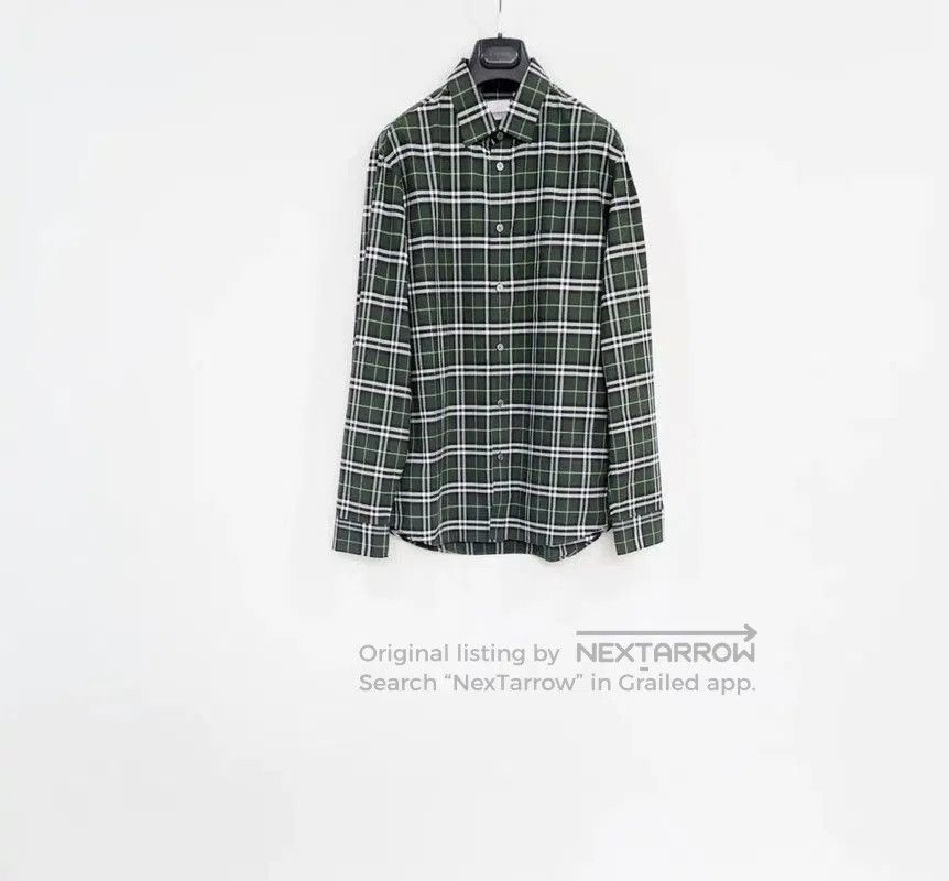 Burberry Color-Blocked Cotton Men's Shirt.
