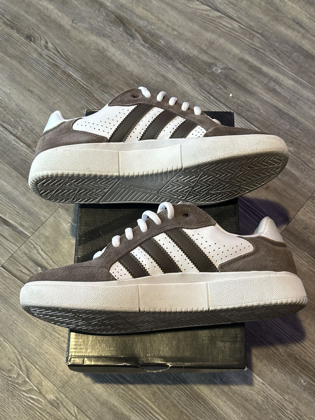 Adidas Adidas tyshawn low Size US 8.5 / EU 41-42 - 5 Thumbnail