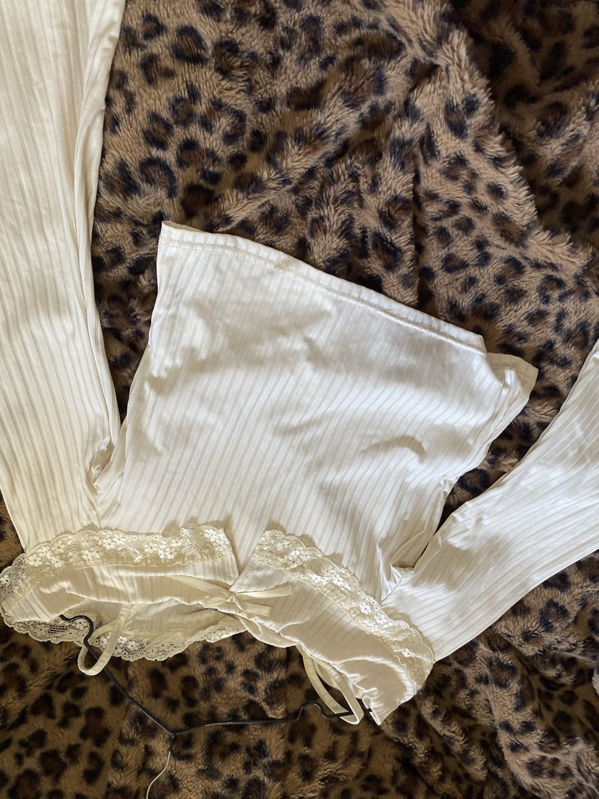 Shein Cream Off-Shoulder Coquette Top Size S / US 4 / IT 40 - 2 Thumbnail