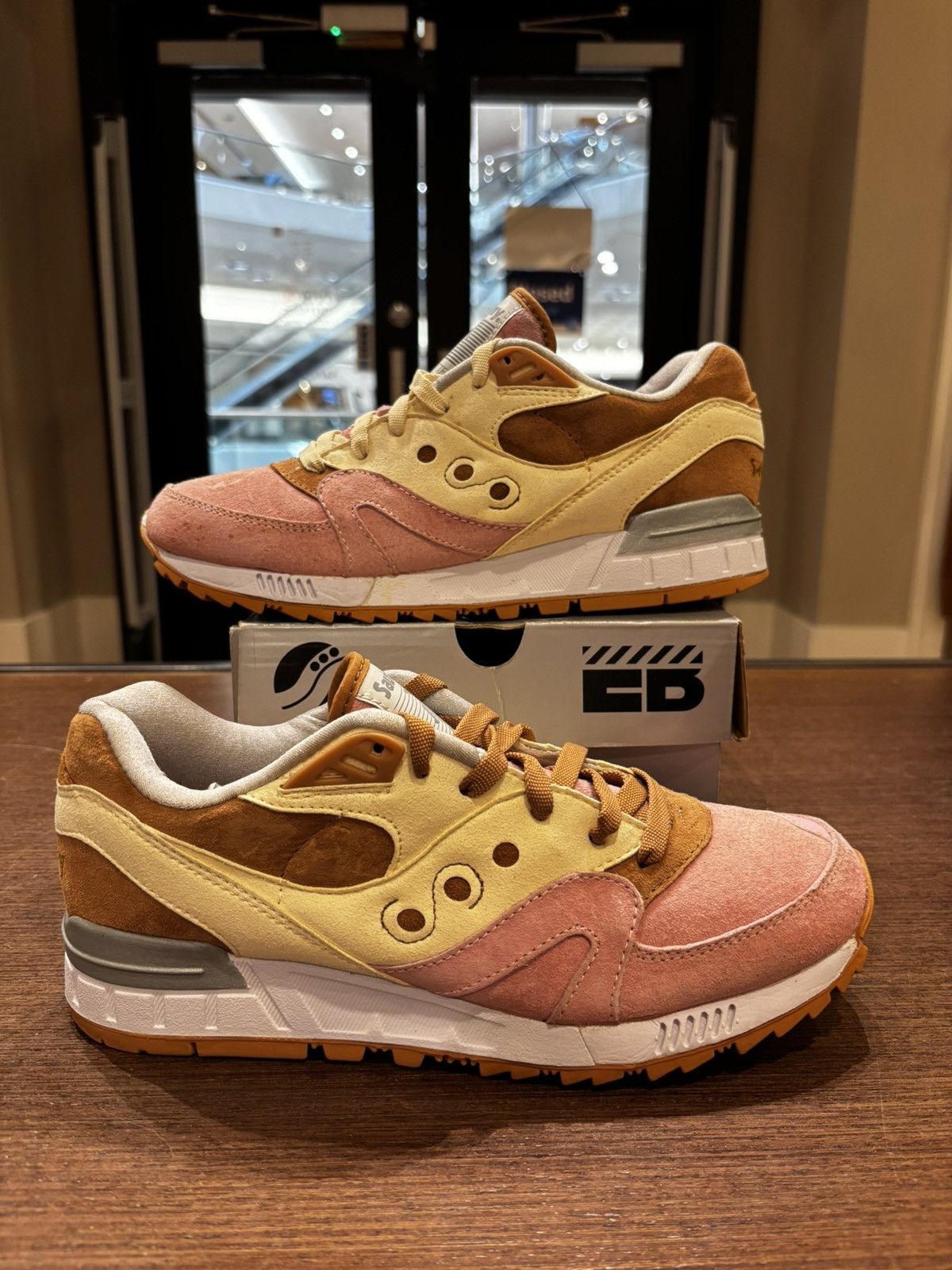Saucony Saucony Shadow Master ‘Space Shack’ Size US 7.5 / EU 40-41 - 1 Thumbnail
